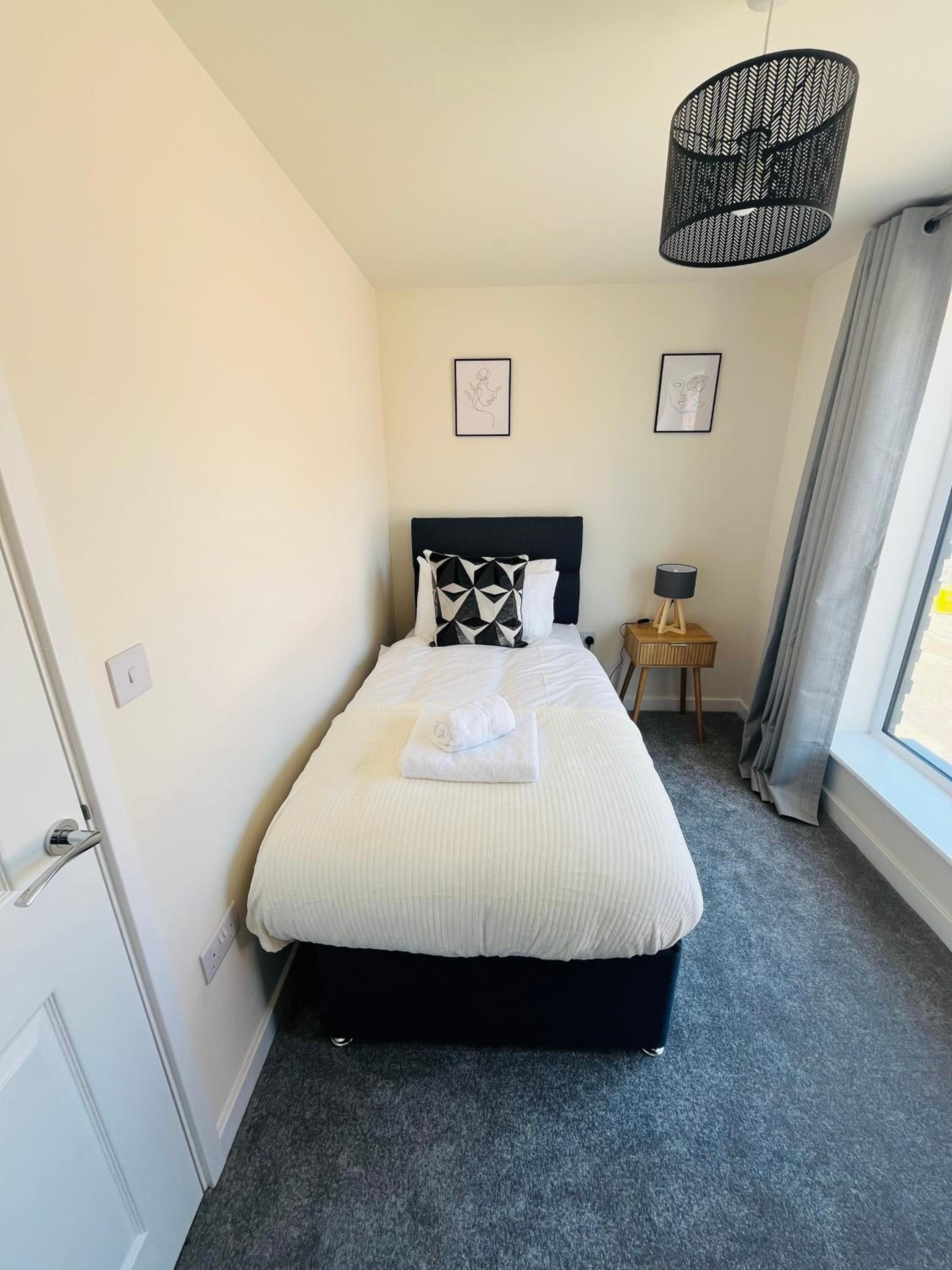 Leicester Vacations - Leicester City 4 Bed home - Property Image 30