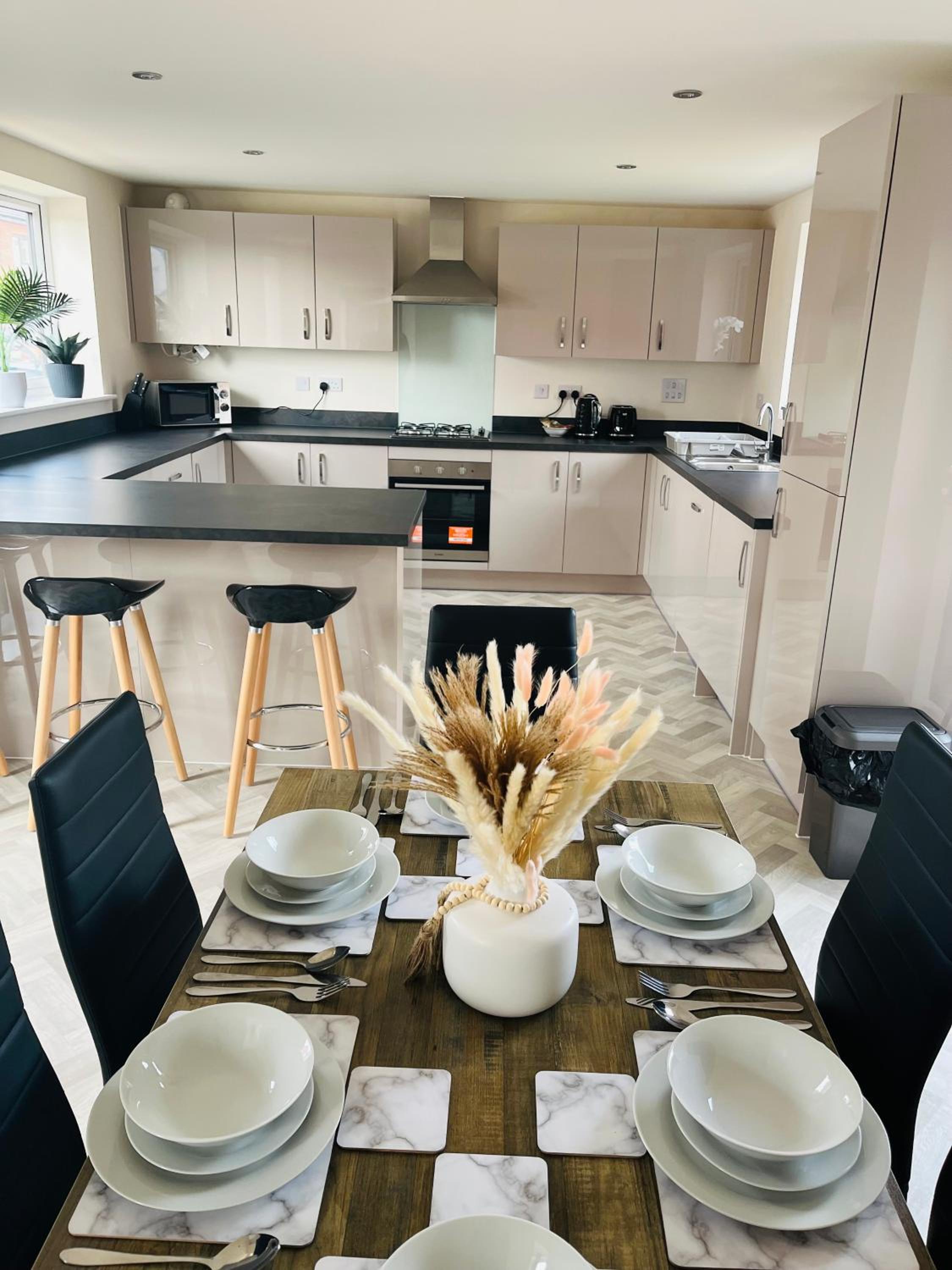 Leicester Vacations - Leicester City 4 Bed home - Property Image 11