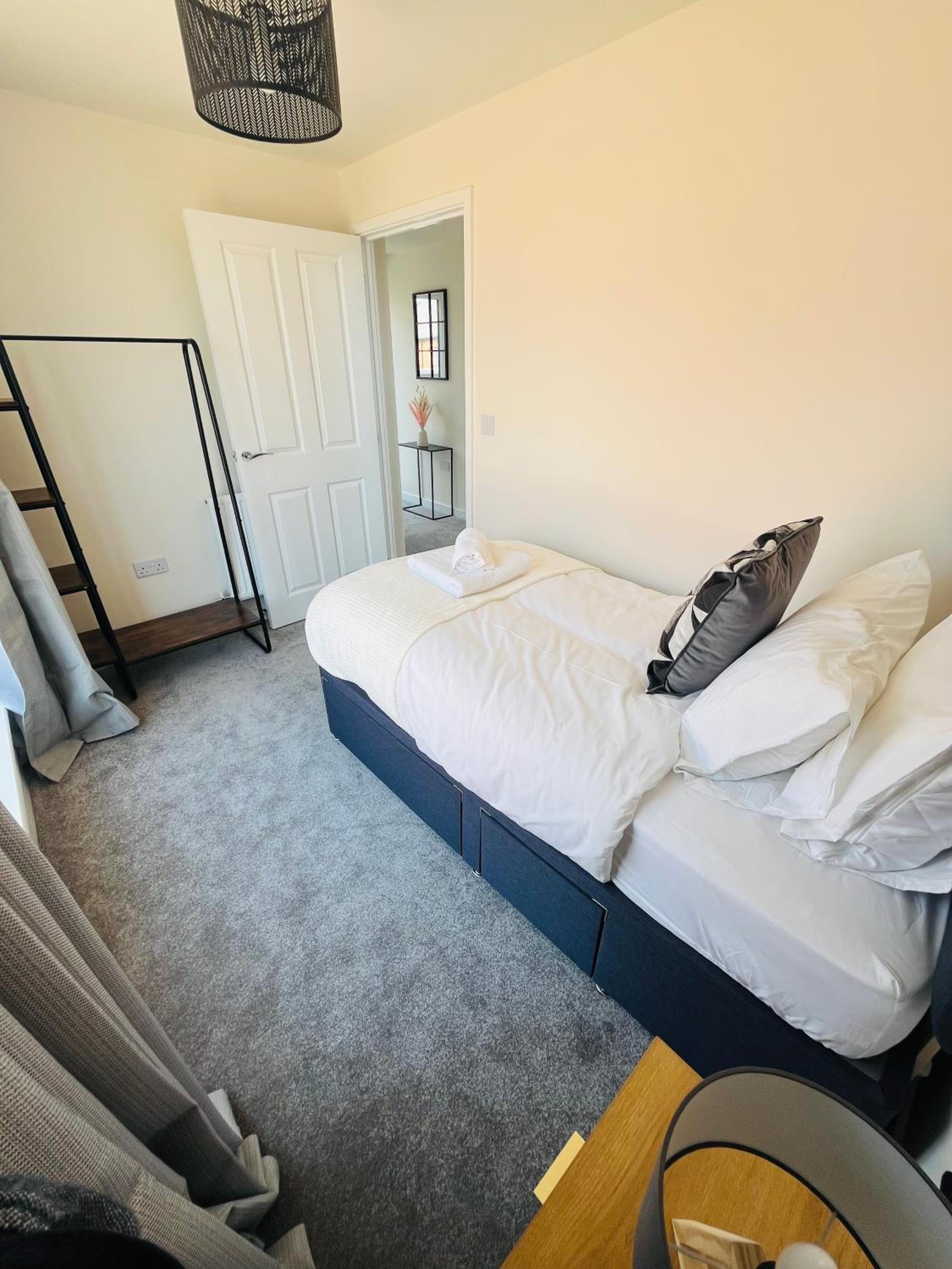 Leicester Vacations - Leicester City 4 Bed home - Property Image 36