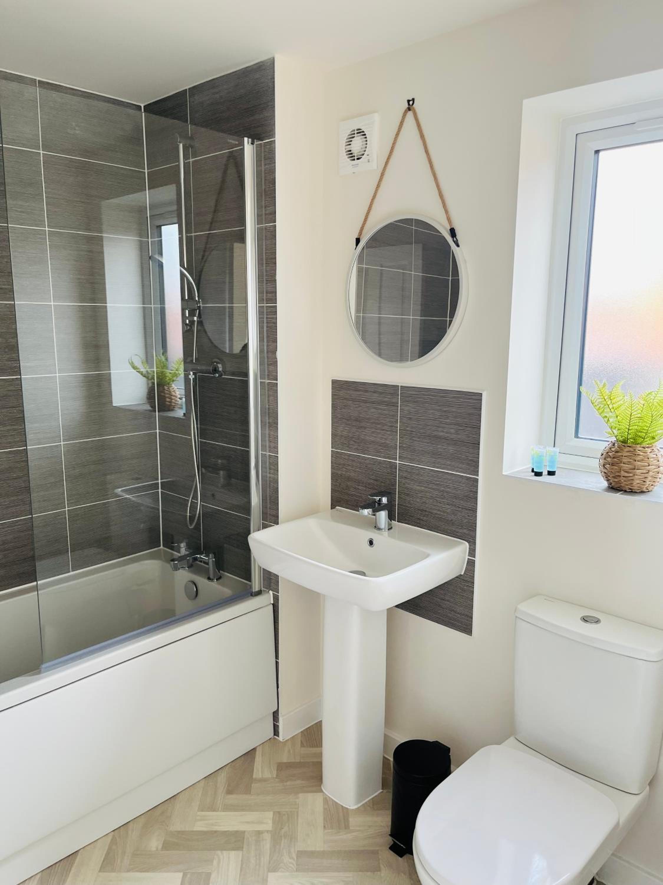 Leicester Vacations - Leicester City 4 Bed home - Property Image 23