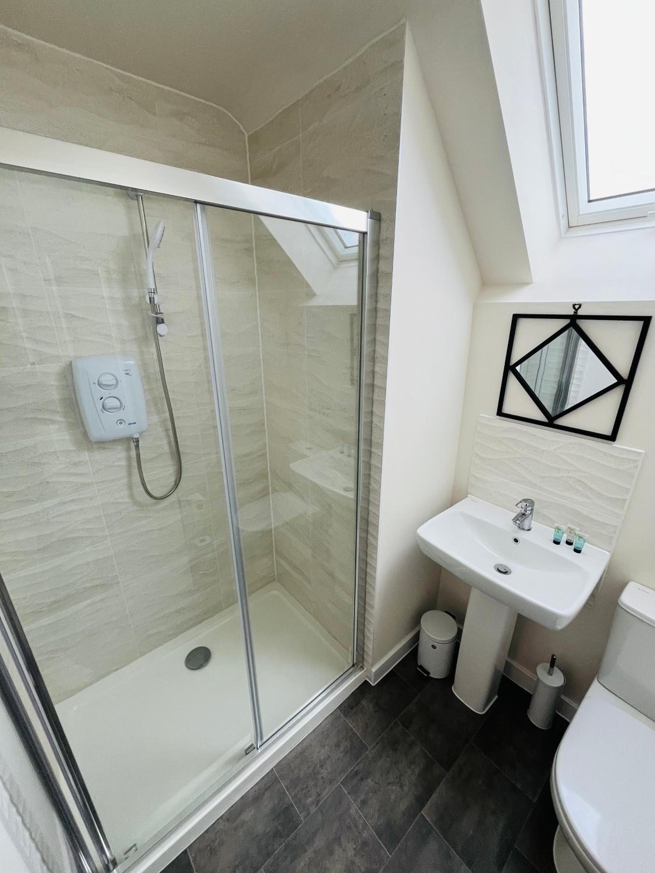 Leicester Vacations - Leicester City 4 Bed home - Property Image 40