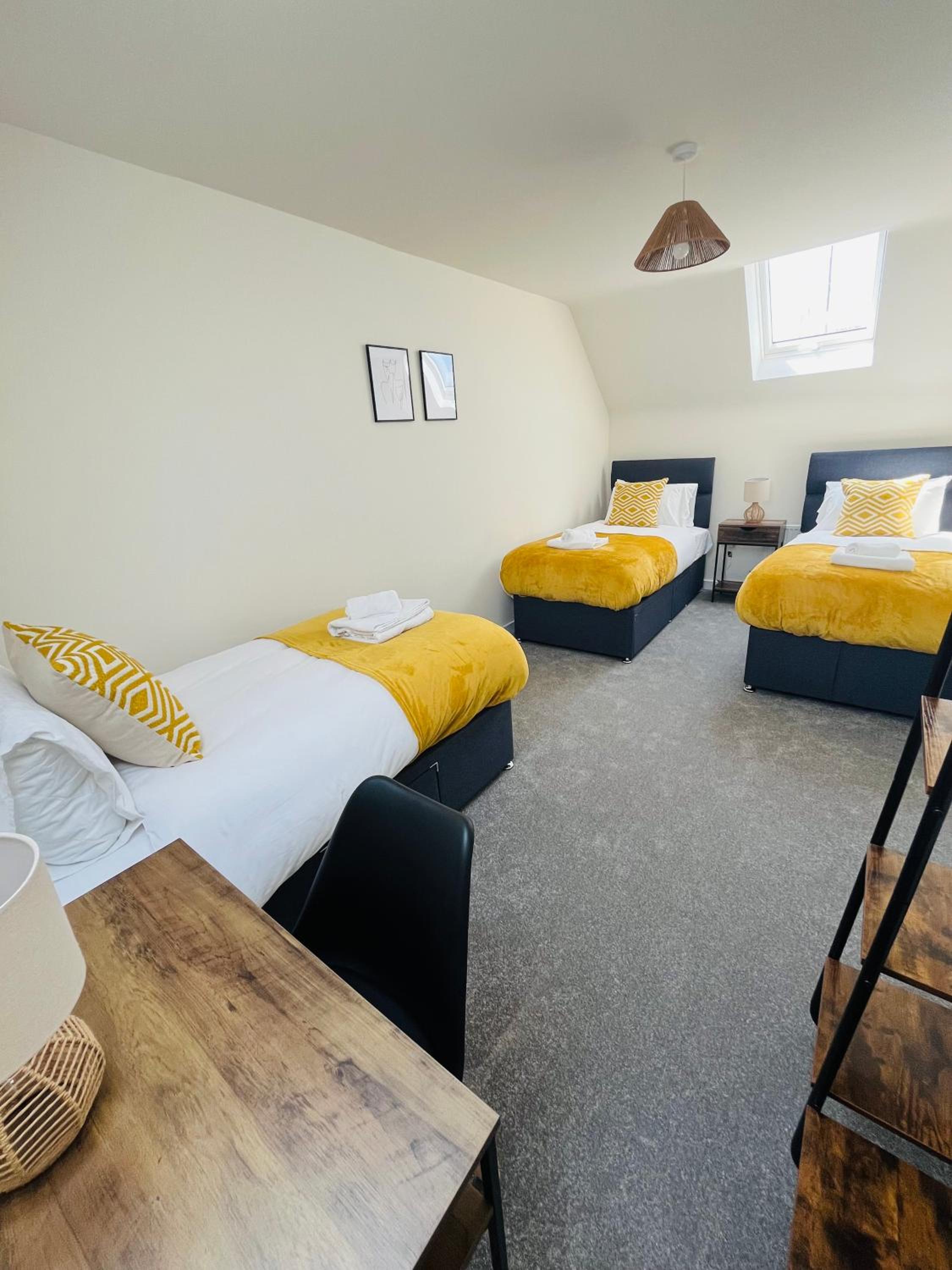 Leicester Vacations - Leicester City 4 Bed home - Property Image 37