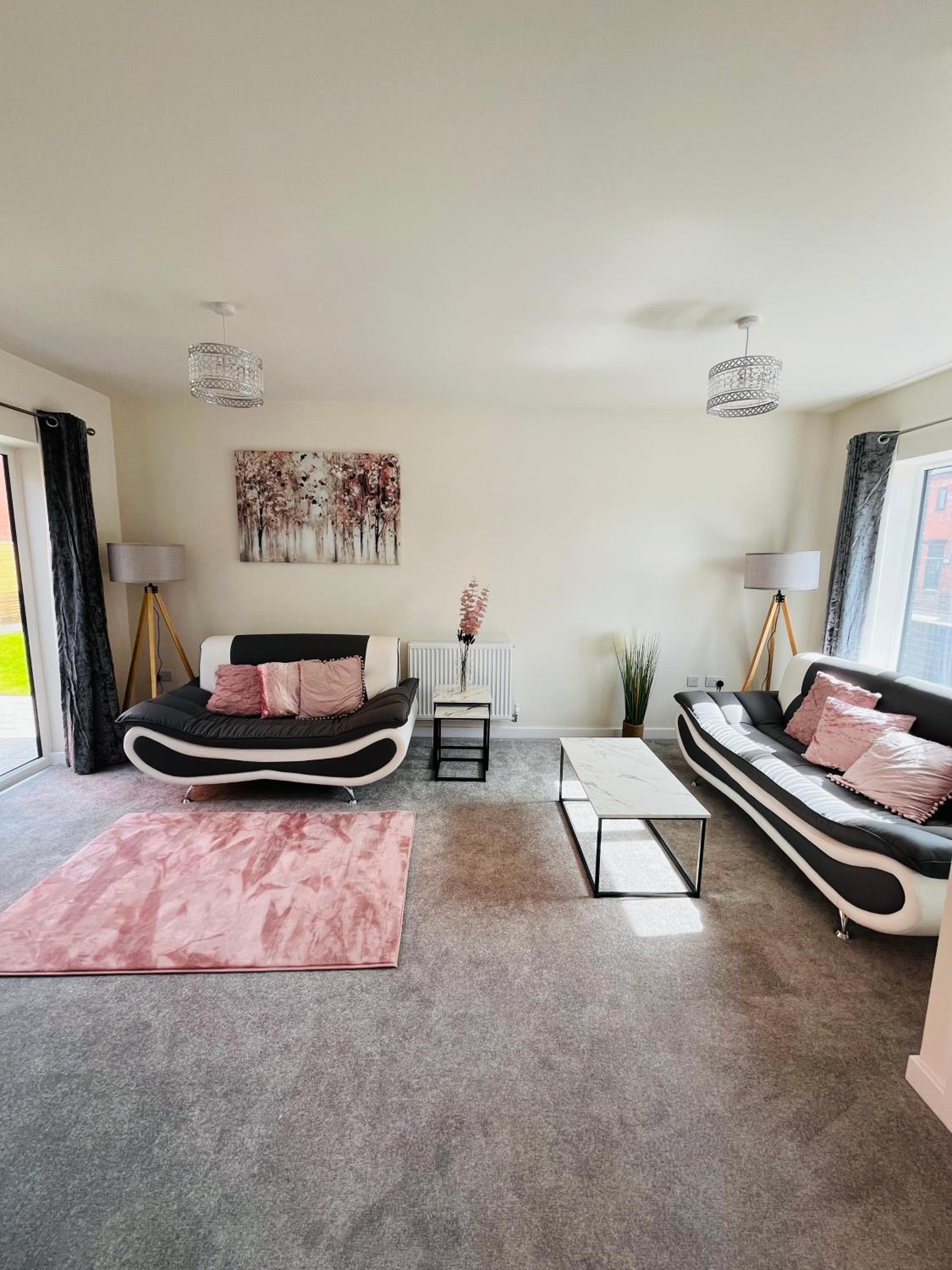 Leicester Vacations - Leicester City 4 Bed home - Property Image 24