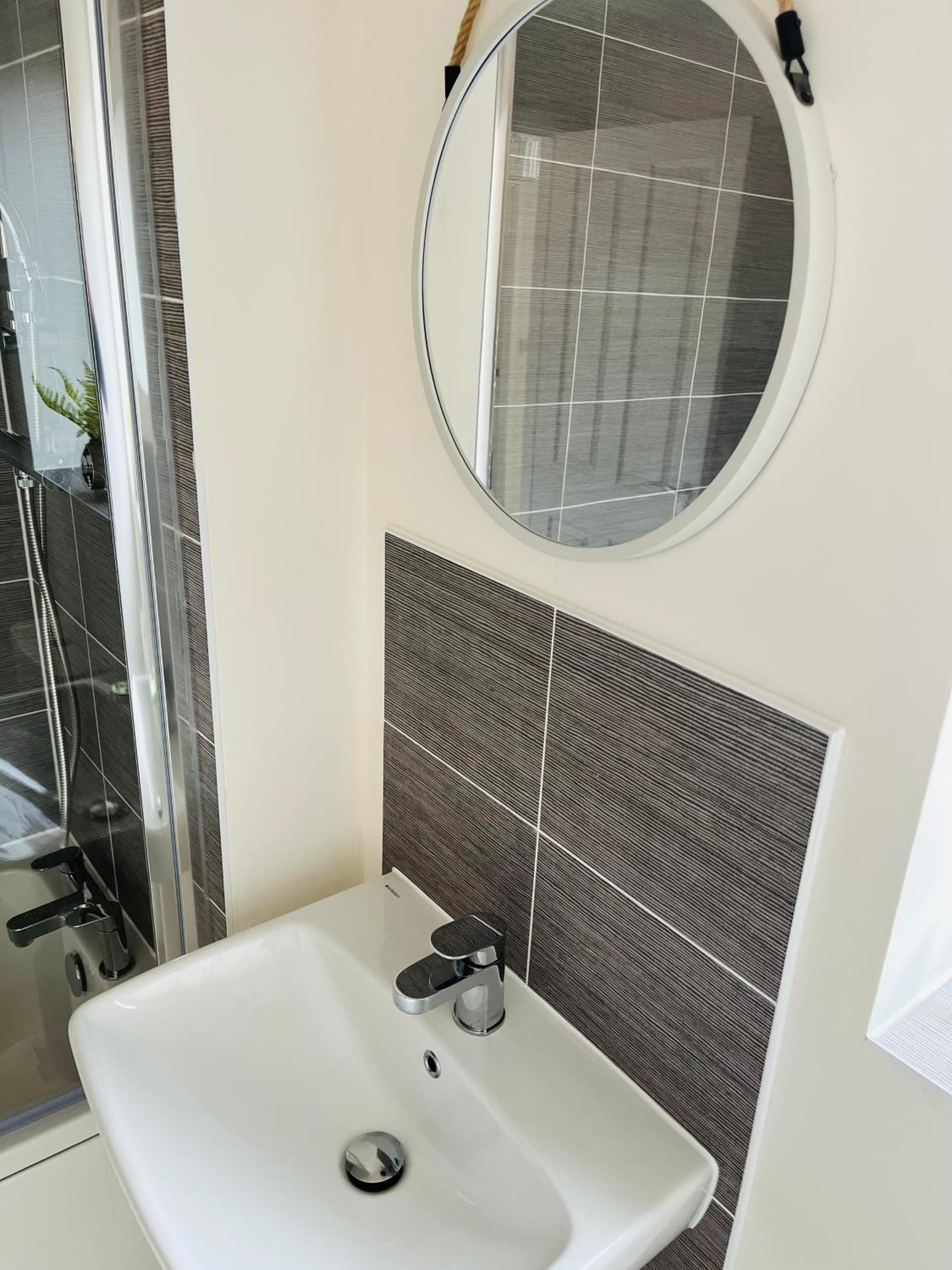 Leicester Vacations - Leicester City 4 Bed home - Property Image 6