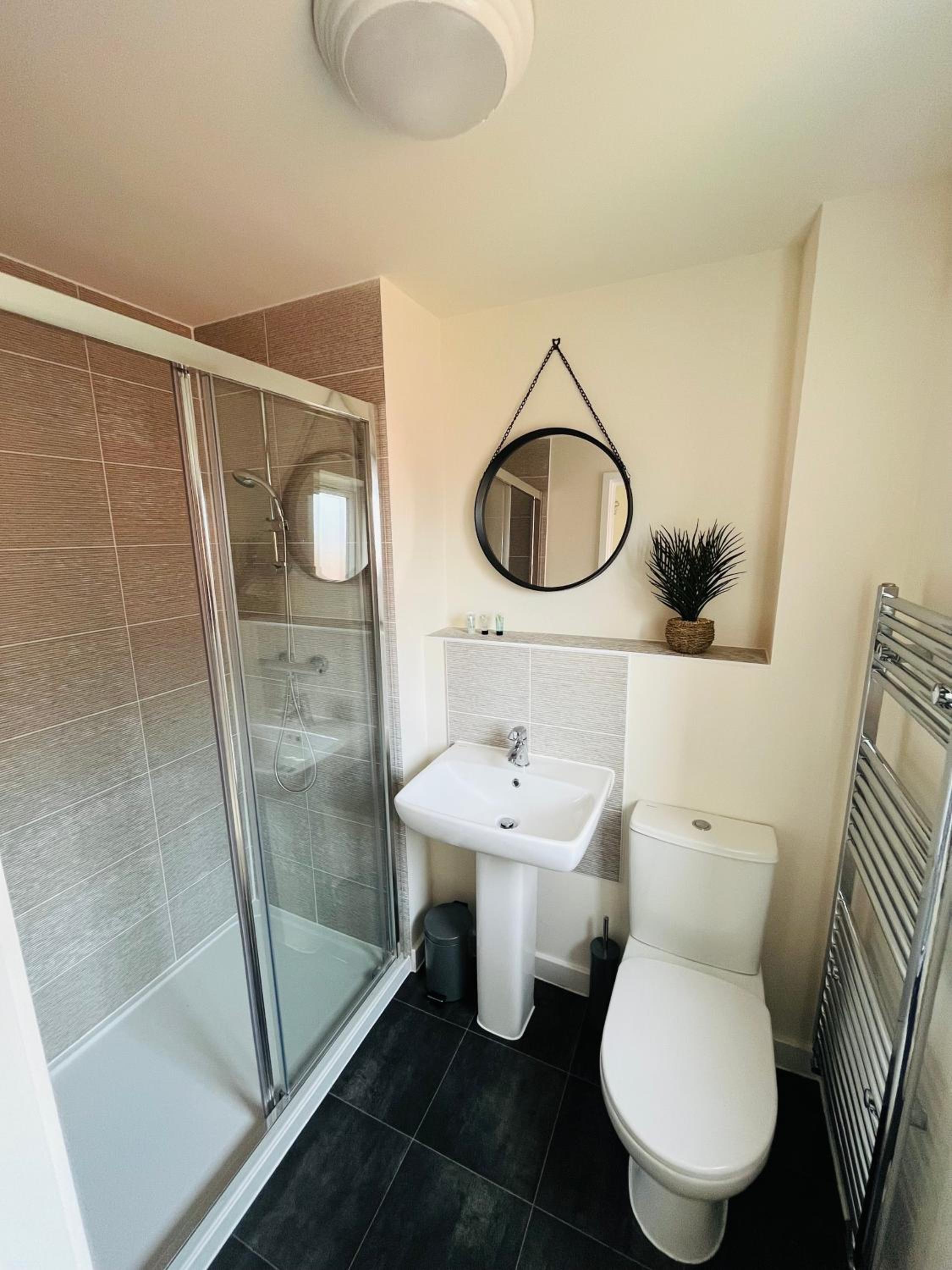 Leicester Vacations - Leicester City 4 Bed home - Property Image 9
