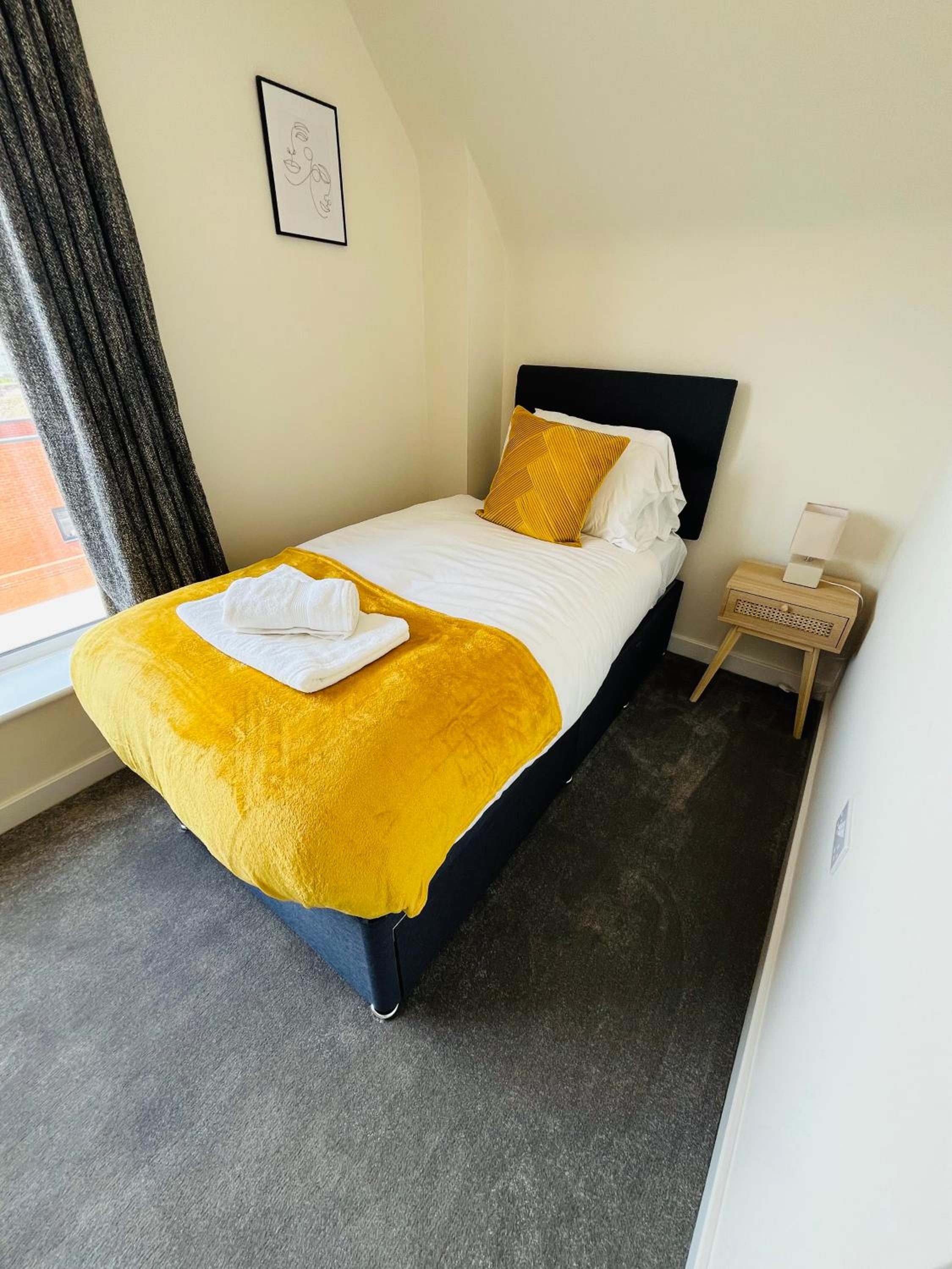 Leicester Vacations - Leicester City 4 Bed home - Property Image 12