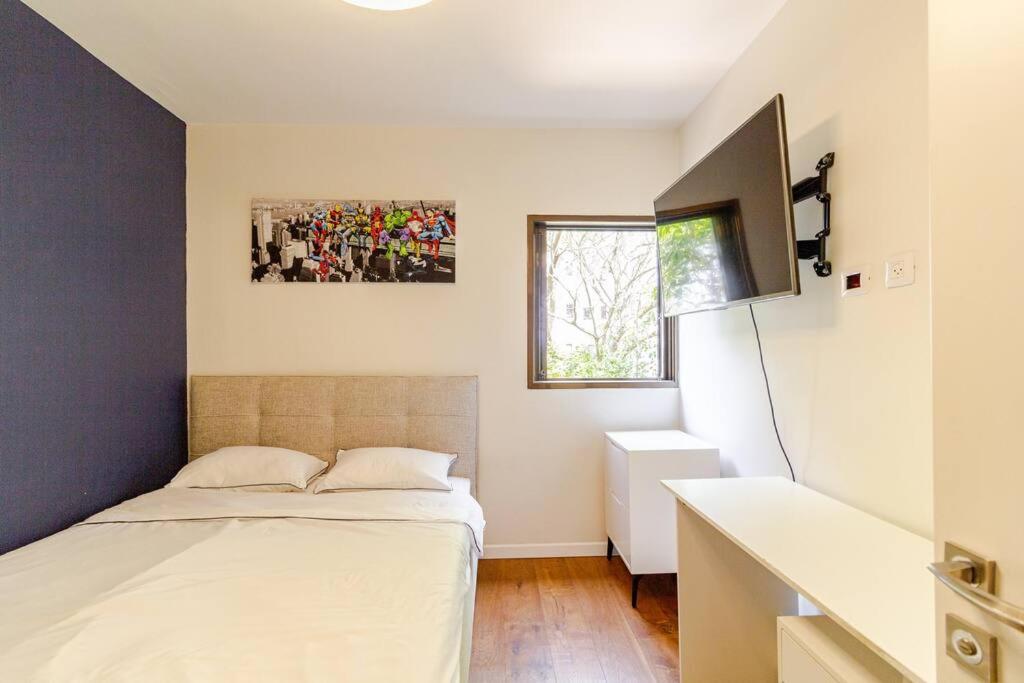 Luxe & Stylish Beachside 4-Bedrooms Family Parking