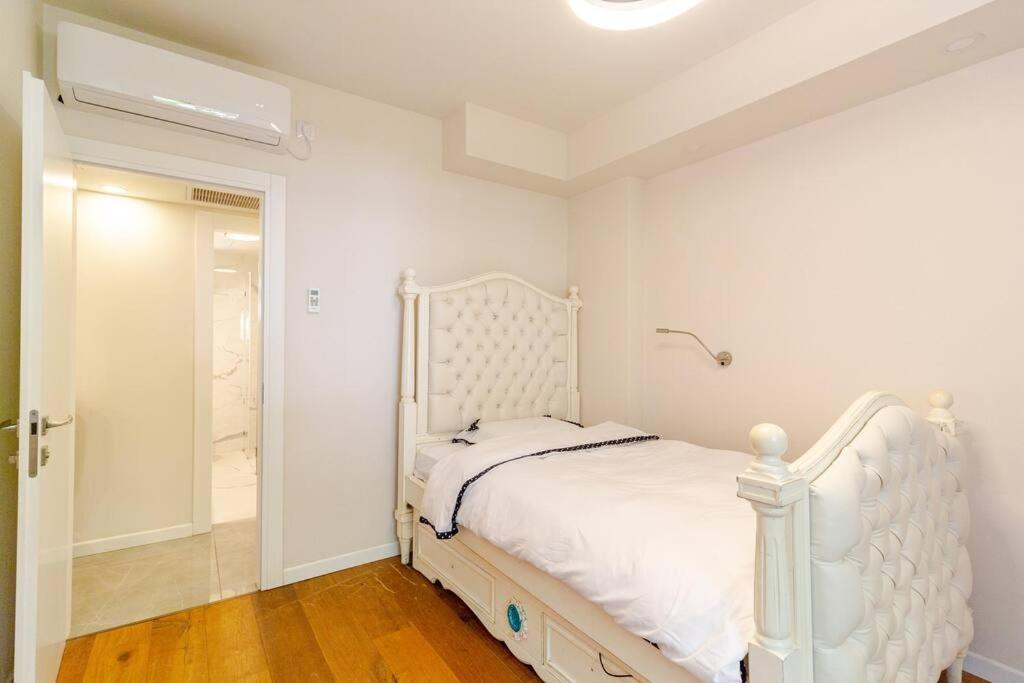 Luxe & Stylish Beachside 4-Bedrooms Family Parking