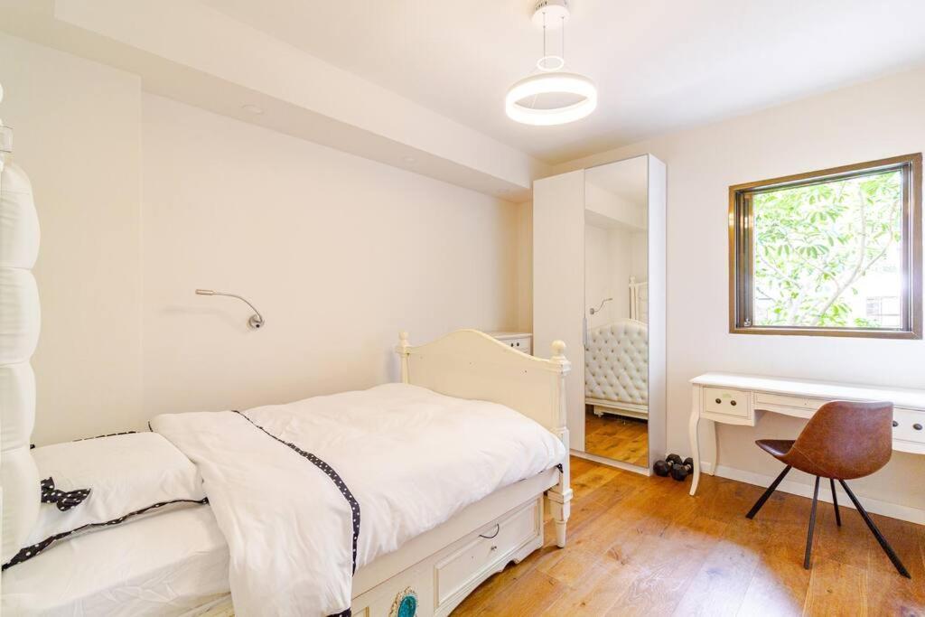 Luxe & Stylish Beachside 4-Bedrooms Family Parking