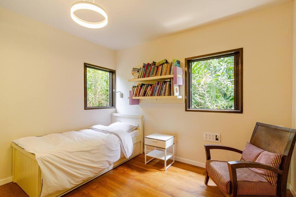 Luxe & Stylish Beachside 4-Bedrooms Family Parking