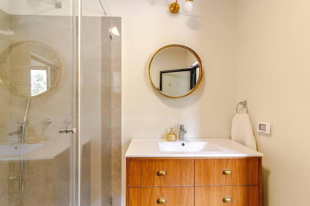 Luxe & Stylish Beachside 4-Bedrooms Family Parking