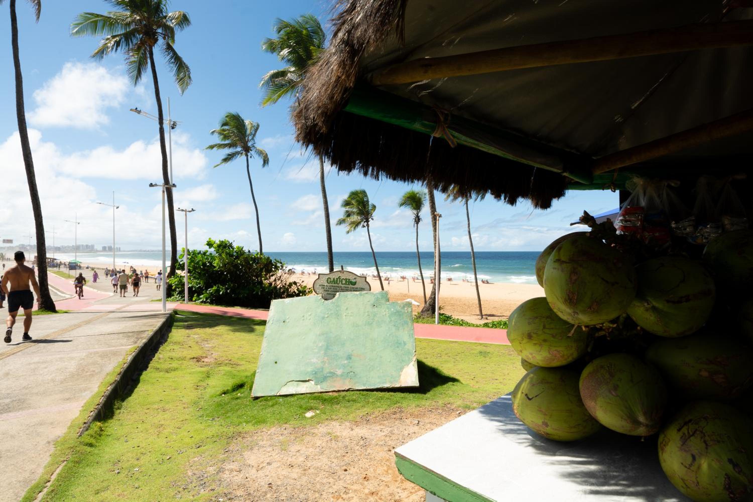 Luxo na Praia com Piscina, Ar e Garagem