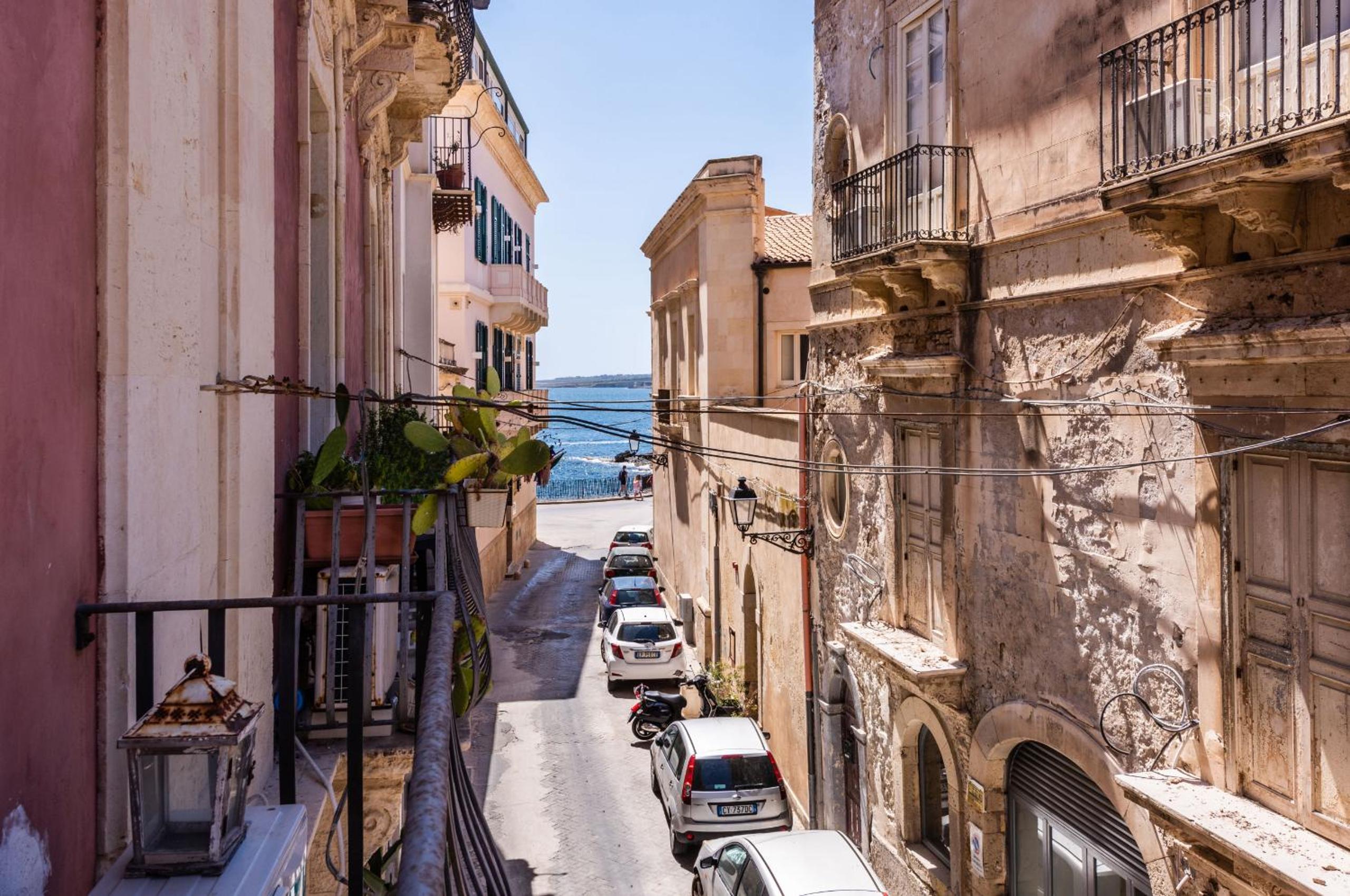 Palazzo Bozzanca Apartments by Wonderful Italy view 4