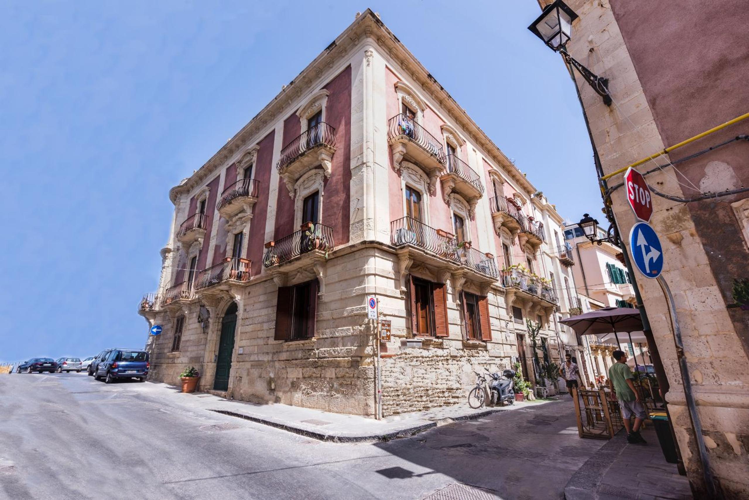 Palazzo Bozzanca Apartments by Wonderful Italy view 2