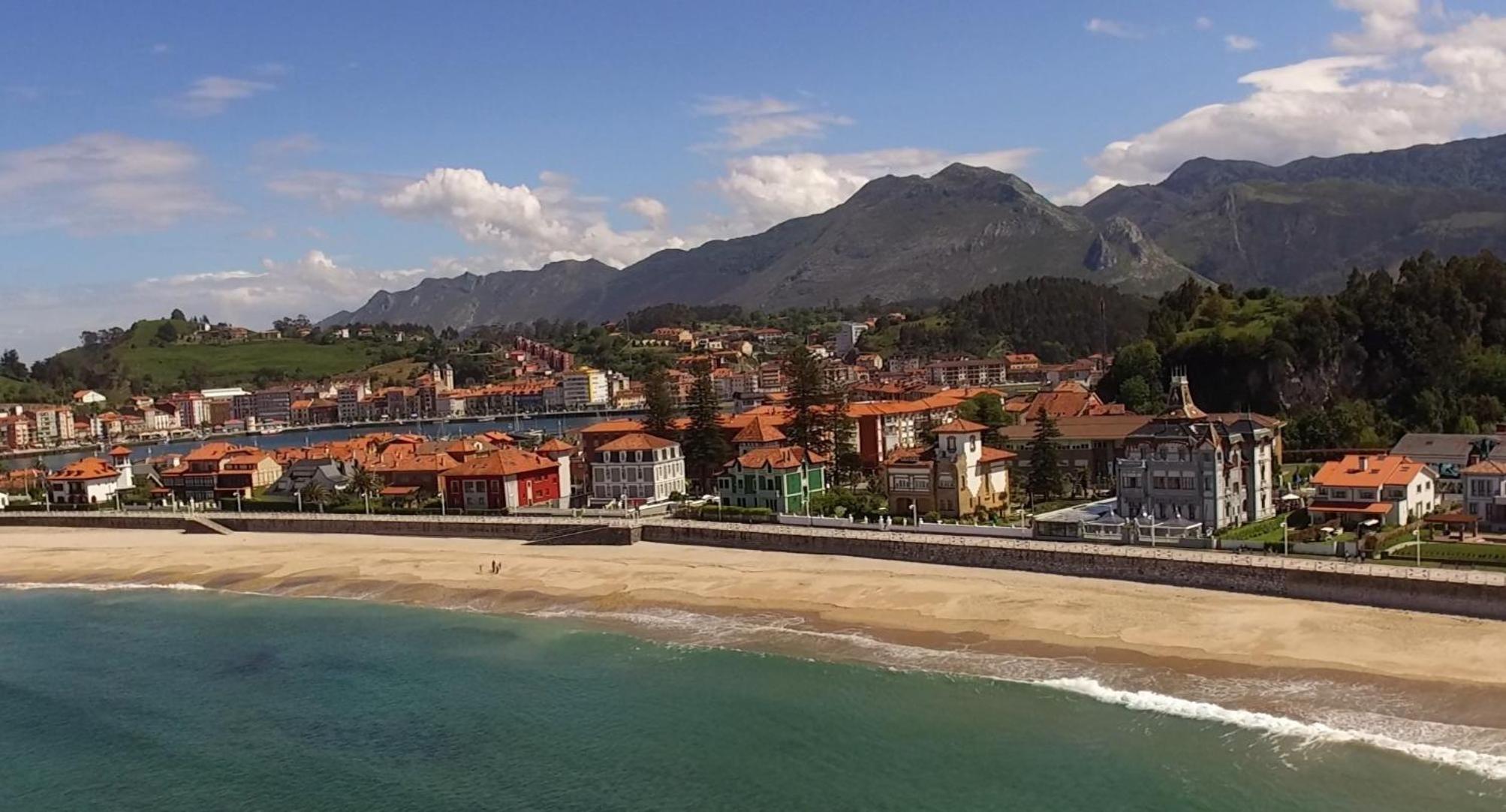 LA RAIGADA. Maravilloso chalet a pie de playa