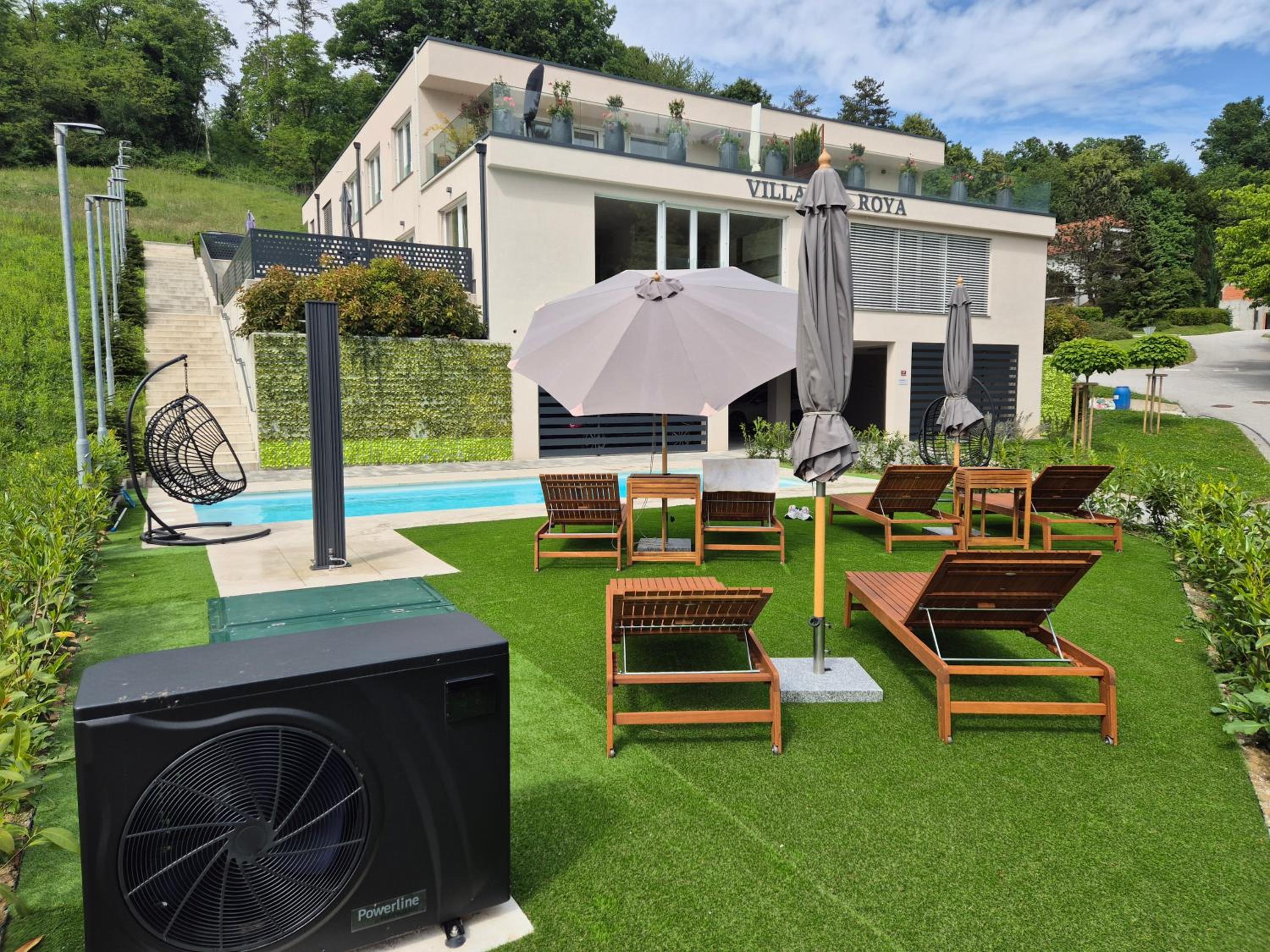 Villa de Roya view 3