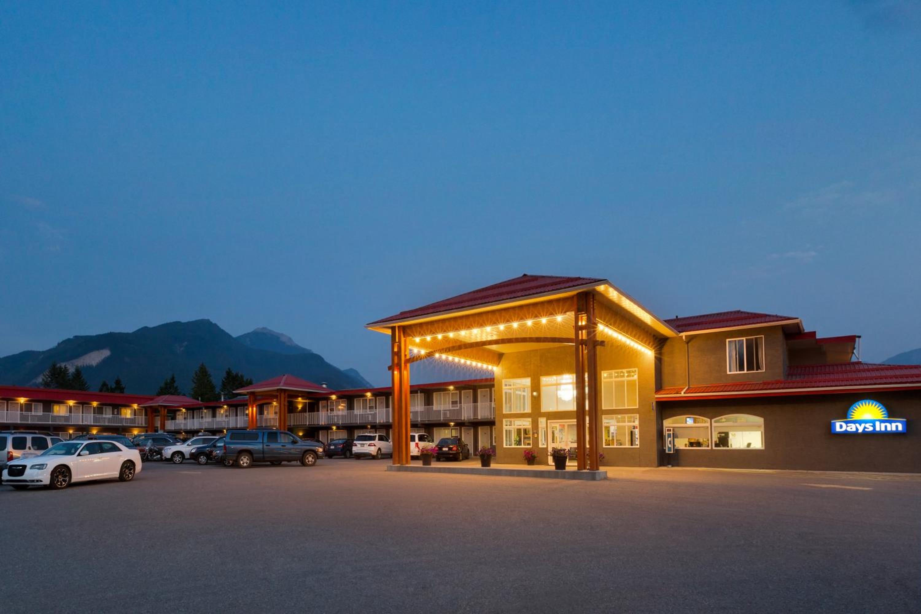 Golden Vacations - Days Inn by Wyndham Golden - Property Image 37