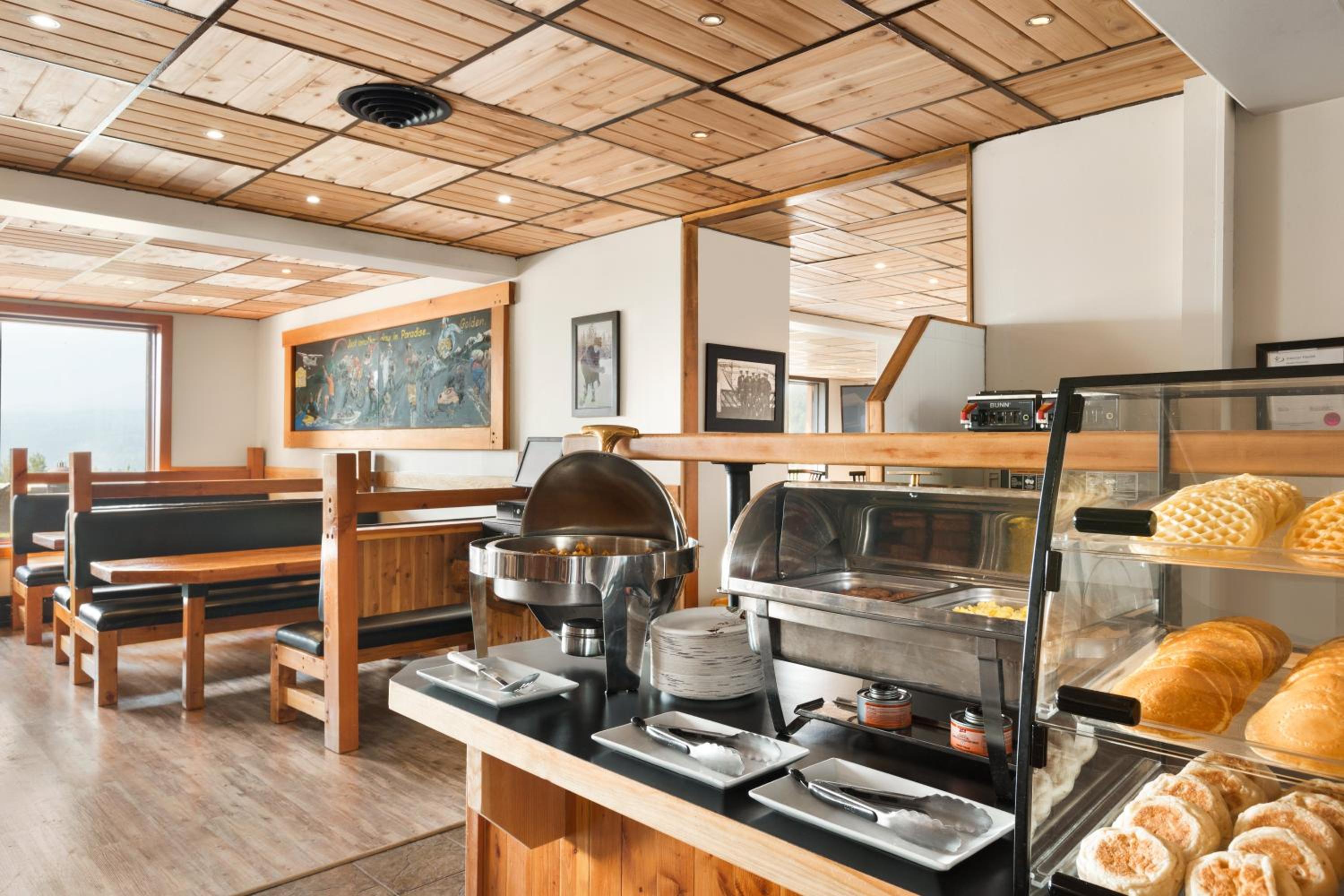 Golden Vacations - Days Inn by Wyndham Golden - Property Image 32