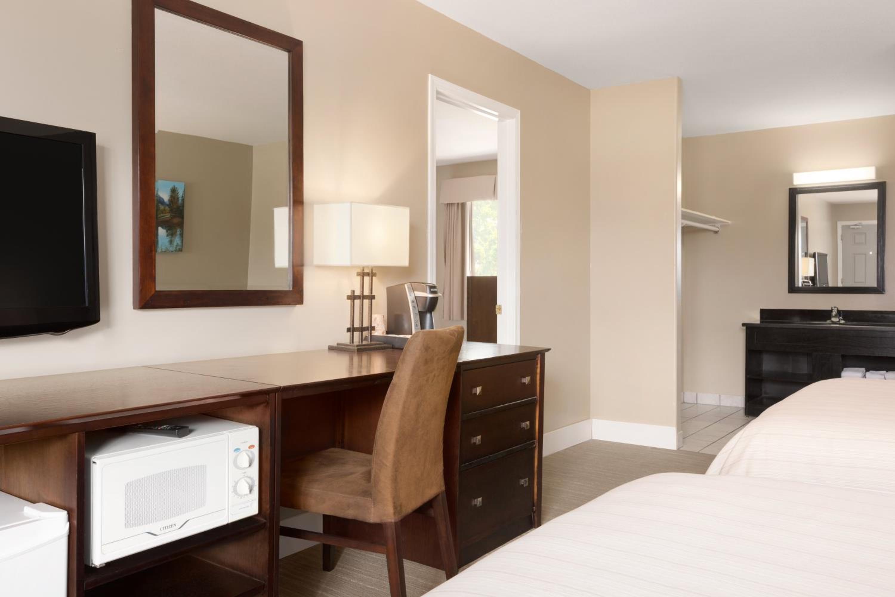 Golden Vacations - Days Inn by Wyndham Golden - Property Image 33