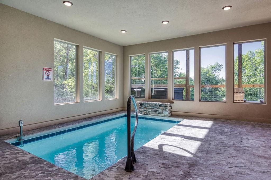 Adventure Splash - Smoky Mountain Retreats Cabins with Private Indoor Pool, Hot Tubs & Fun!