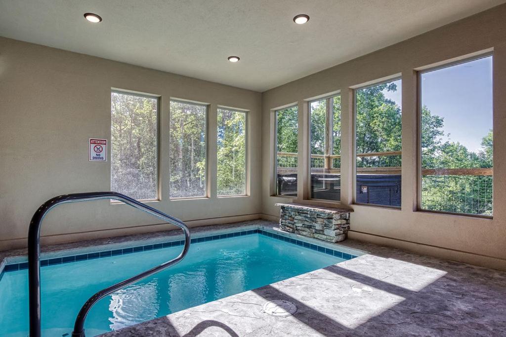 Adventure Splash - Smoky Mountain Retreats Cabins with Private Indoor Pool, Hot Tubs & Fun!