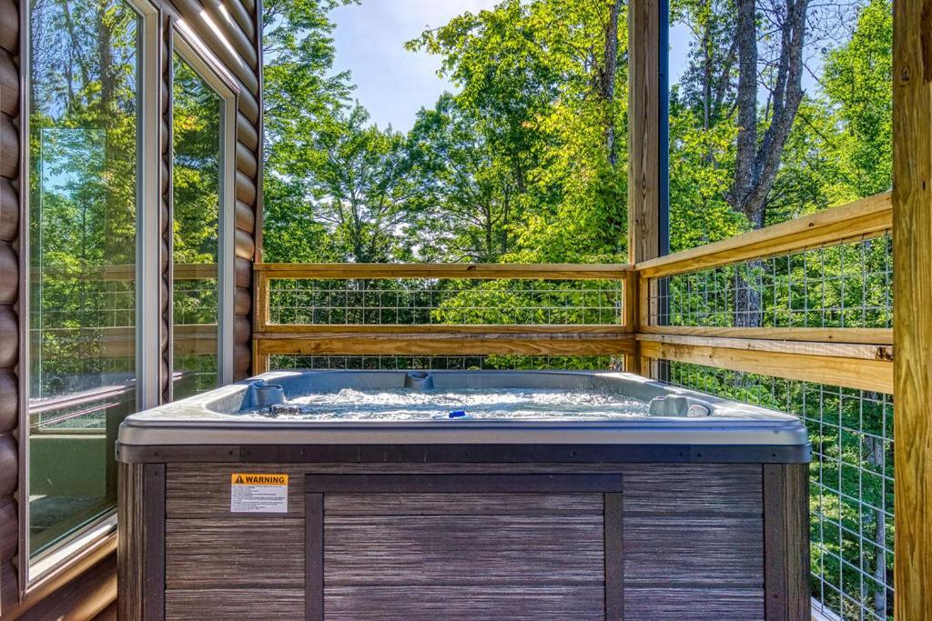 Adventure Splash - Smoky Mountain Retreats Cabins with Private Indoor Pool, Hot Tubs & Fun!