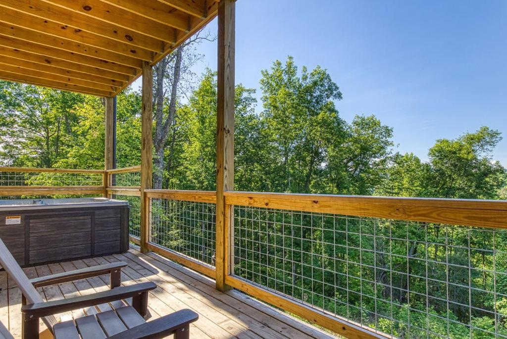 Adventure Splash - Smoky Mountain Retreats Cabins with Private Indoor Pool, Hot Tubs & Fun!