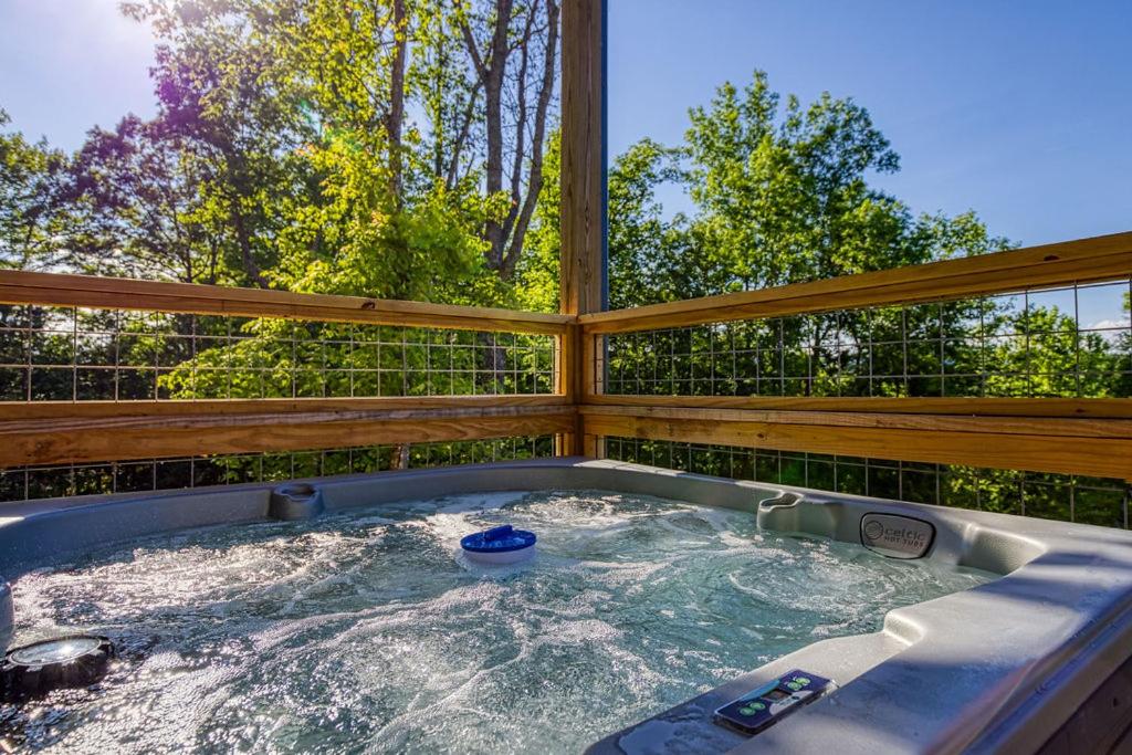 Adventure Splash - Smoky Mountain Retreats Cabins with Private Indoor Pool, Hot Tubs & Fun!