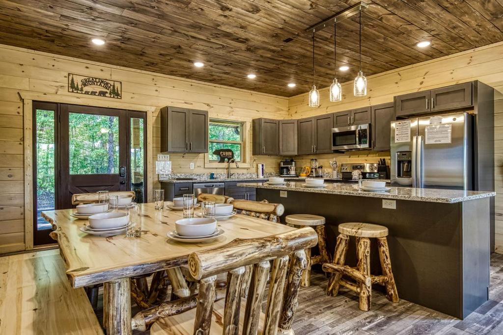 Adventure Splash - Smoky Mountain Retreats Cabins with Private Indoor Pool, Hot Tubs & Fun!