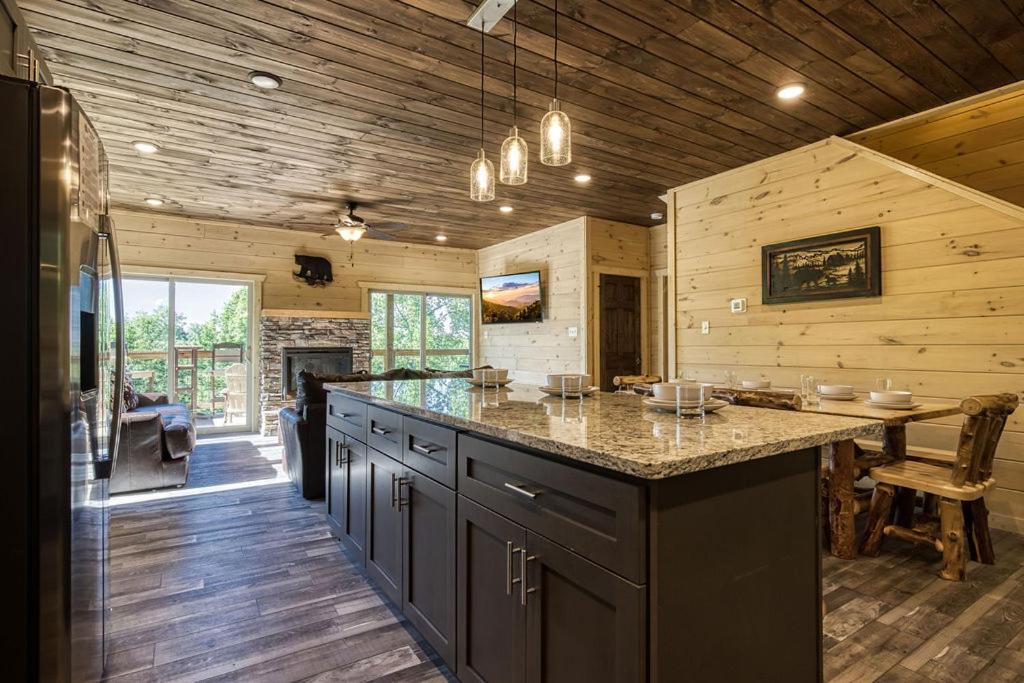Adventure Splash - Smoky Mountain Retreats Cabins with Private Indoor Pool, Hot Tubs & Fun!