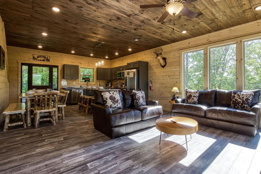Adventure Splash - Smoky Mountain Retreats Cabins with Private Indoor Pool, Hot Tubs & Fun!