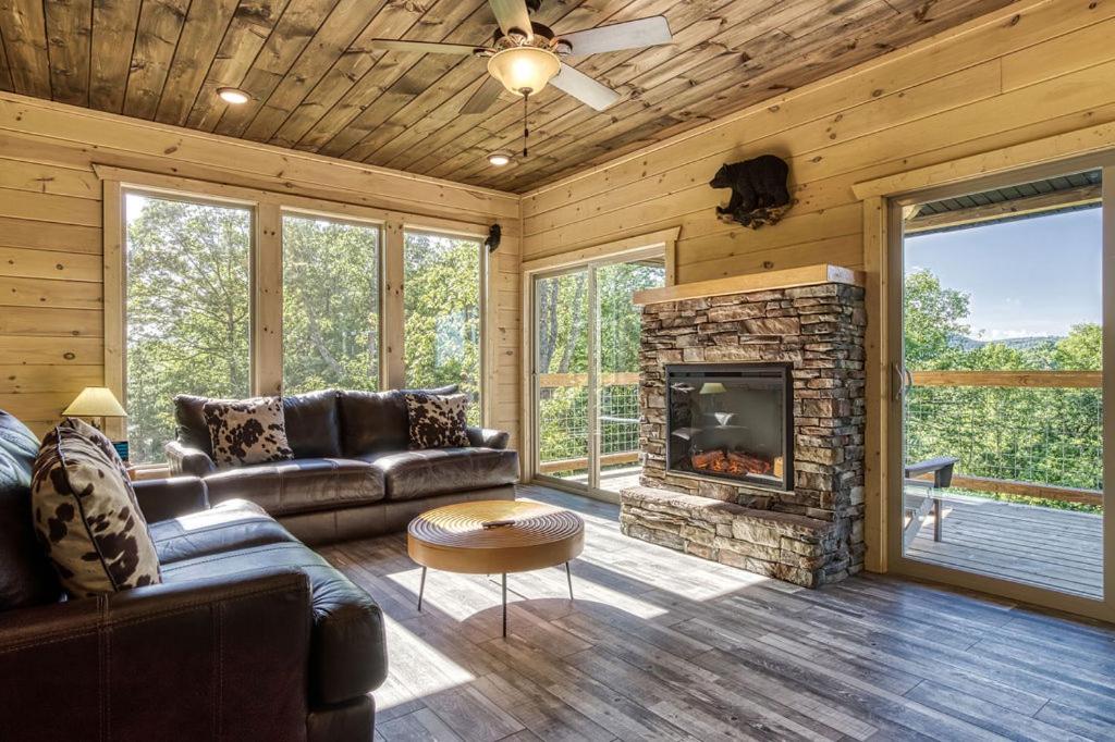 Adventure Splash - Smoky Mountain Retreats Cabins with Private Indoor Pool, Hot Tubs & Fun!