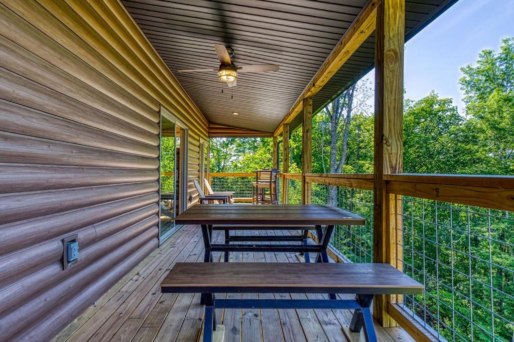 Adventure Splash - Smoky Mountain Retreats Cabins with Private Indoor Pool, Hot Tubs & Fun!