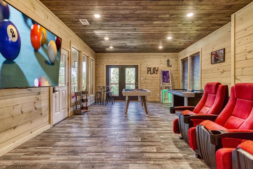 Adventure Splash - Smoky Mountain Retreats Cabins with Private Indoor Pool, Hot Tubs & Fun!
