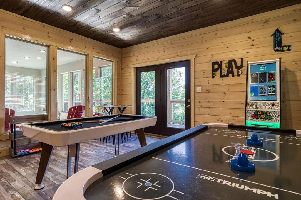 Adventure Splash - Smoky Mountain Retreats Cabins with Private Indoor Pool, Hot Tubs & Fun!