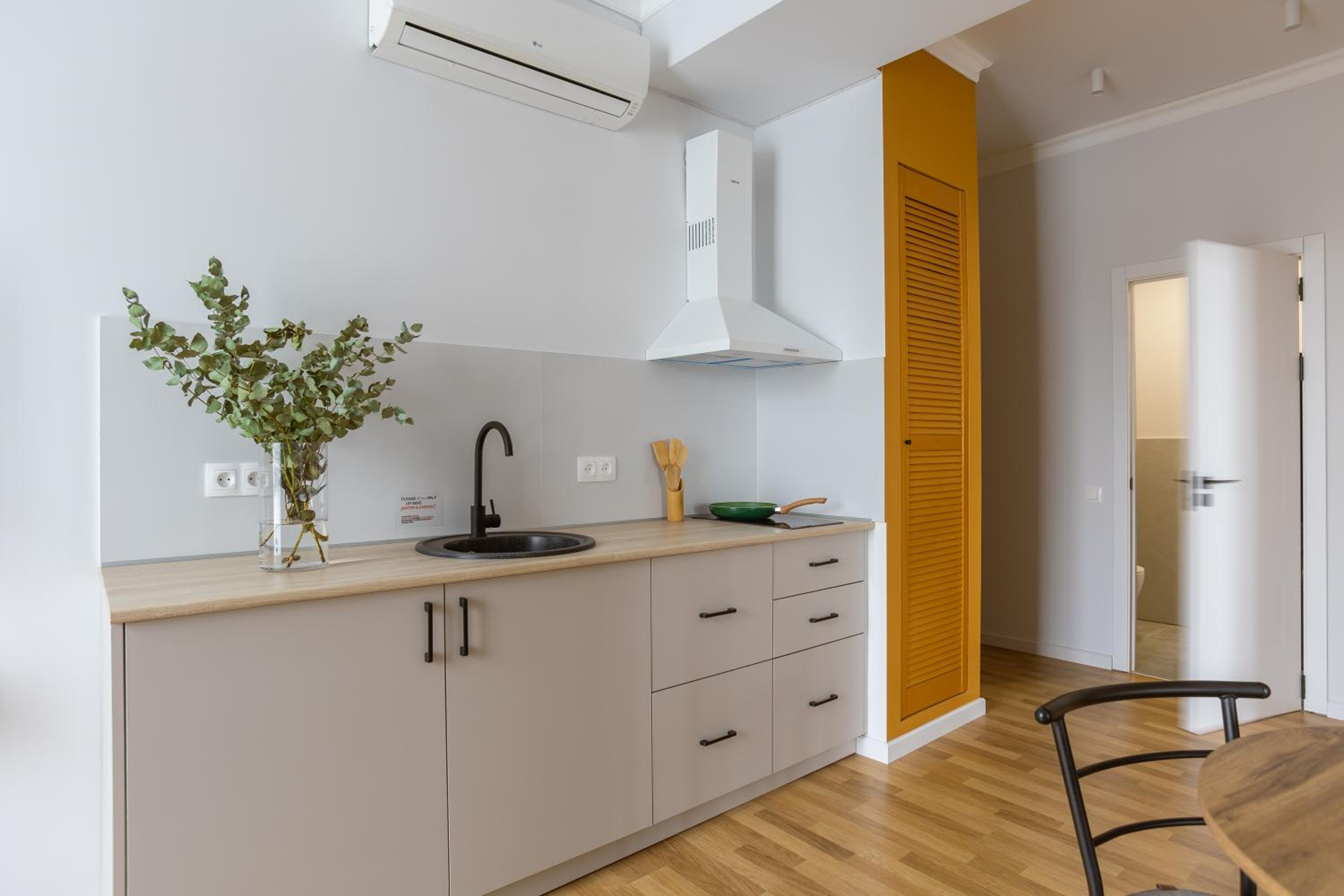 Apartment KeyGo #0065 is the key to a comfortable location
