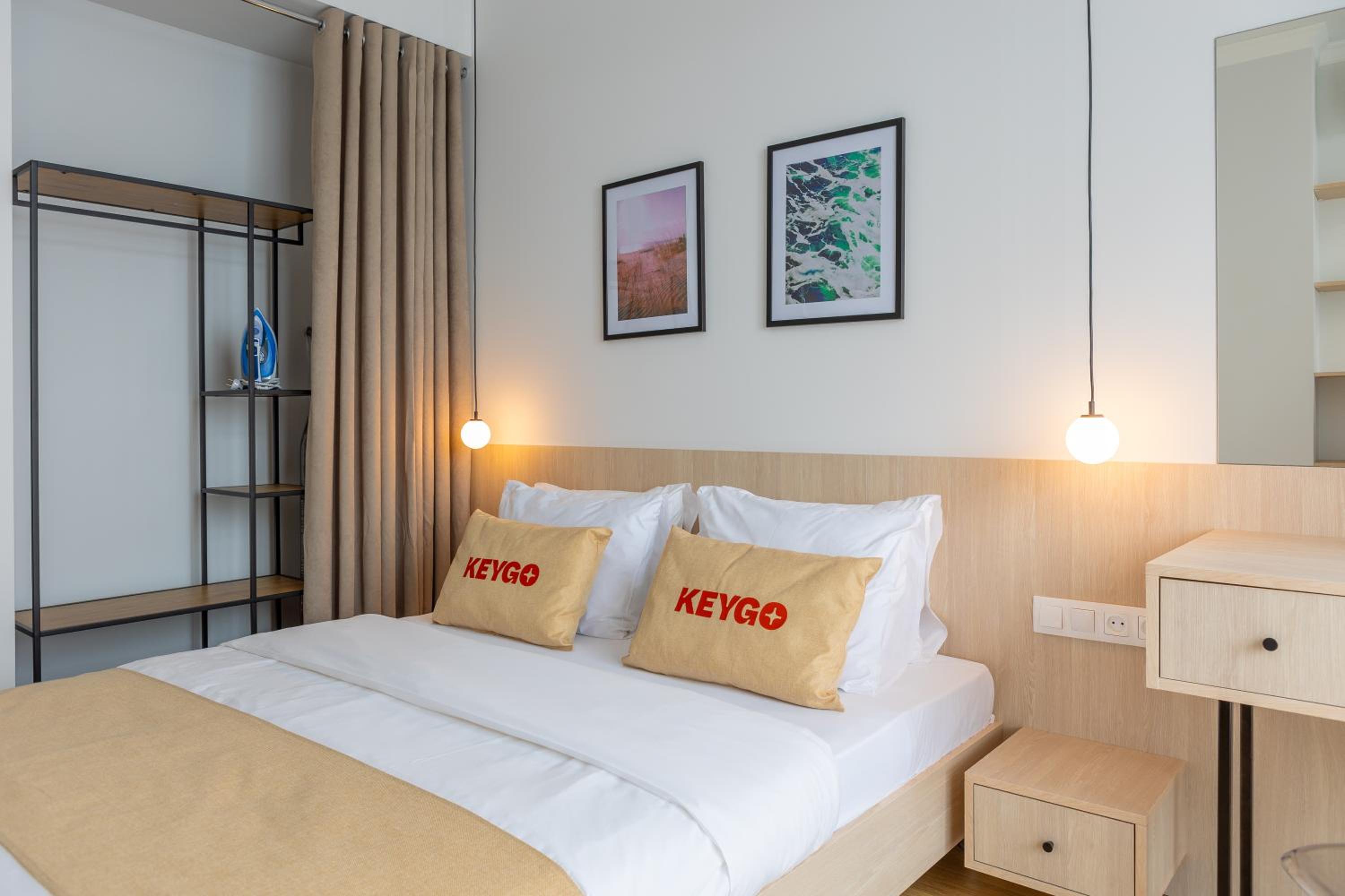 Apartment KeyGo #0065 is the key to a comfortable location