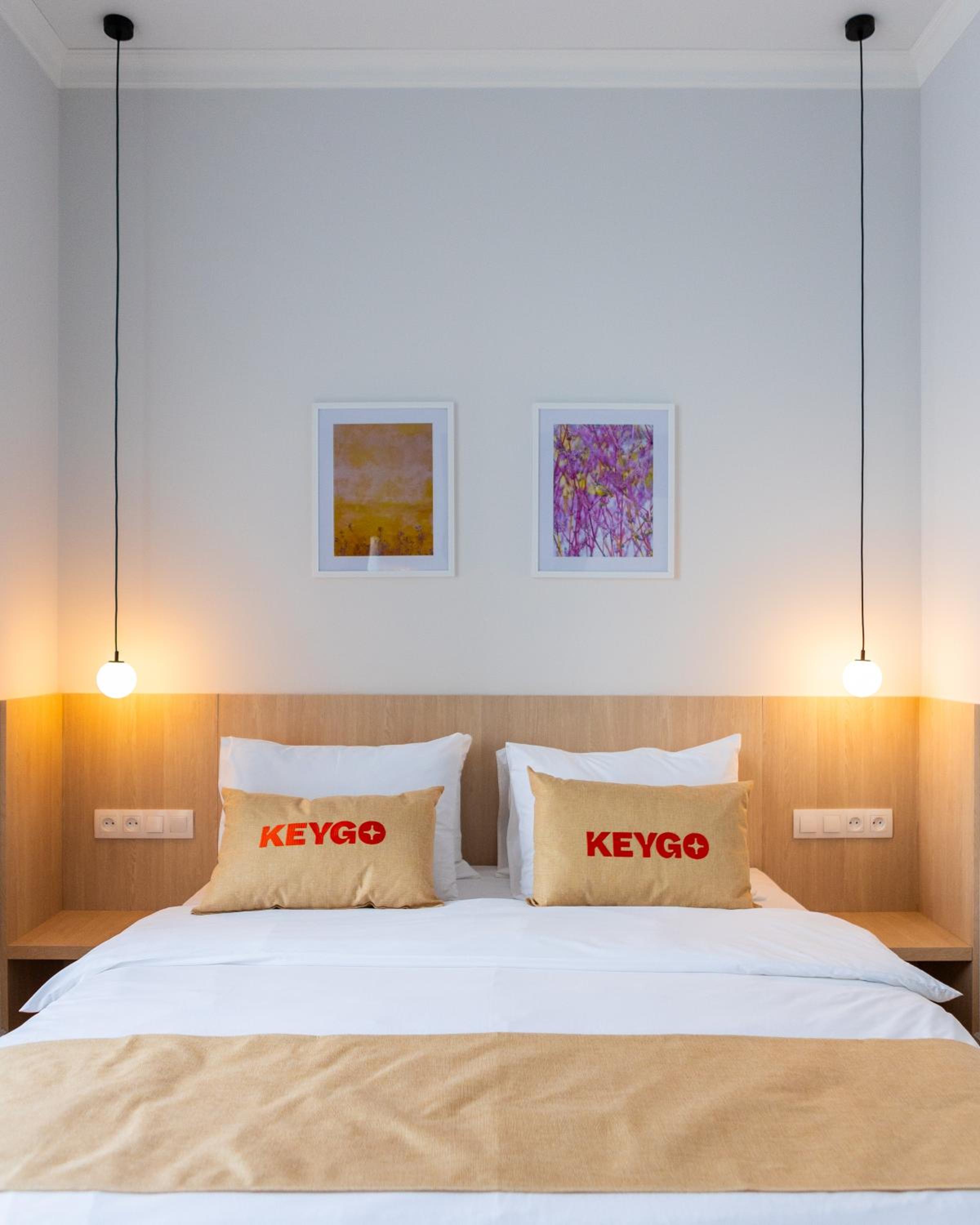 Apartment KeyGo #0065 is the key to a comfortable location