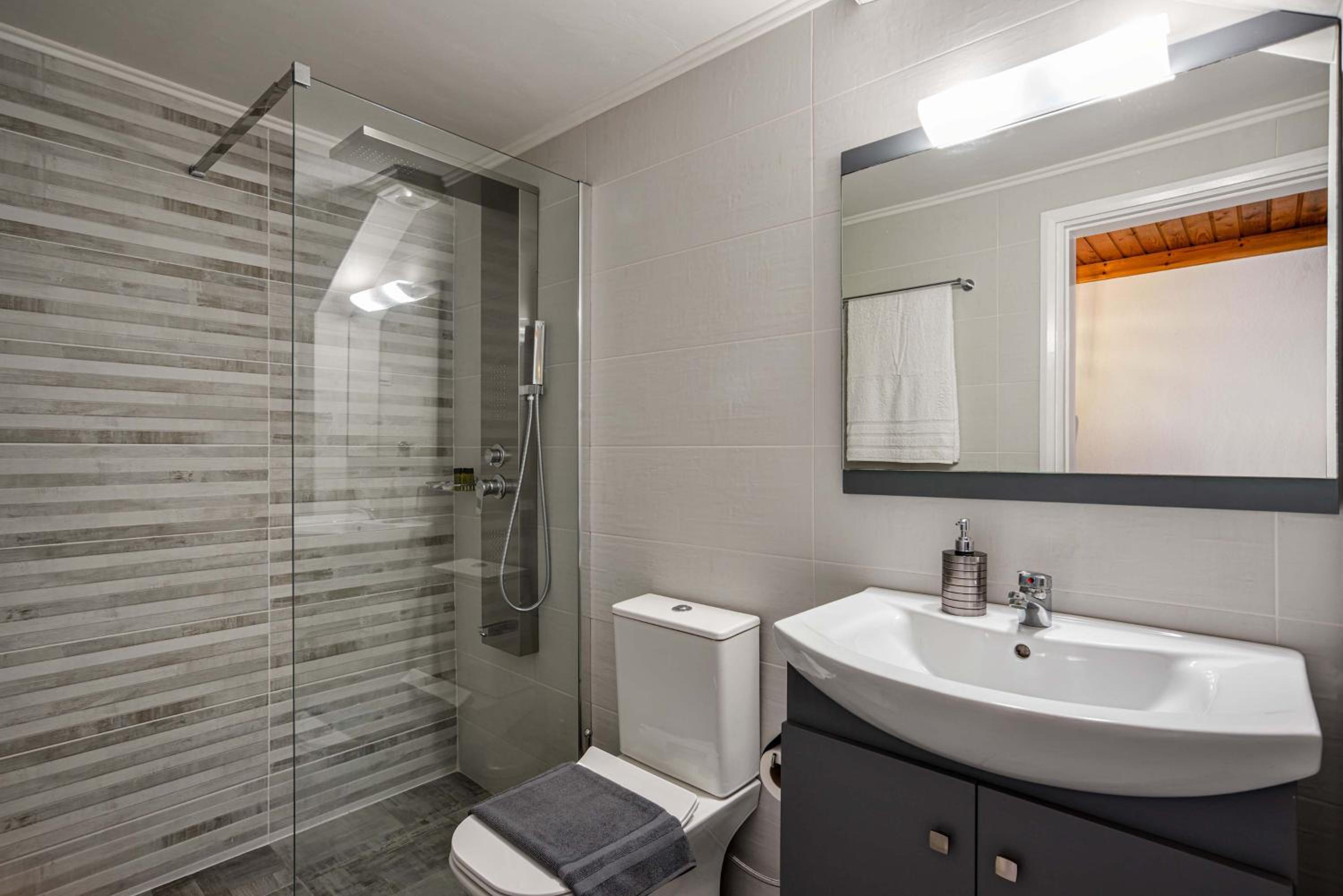 Old Town Loft with Sea View Roof Terrace and Private Parking view 2