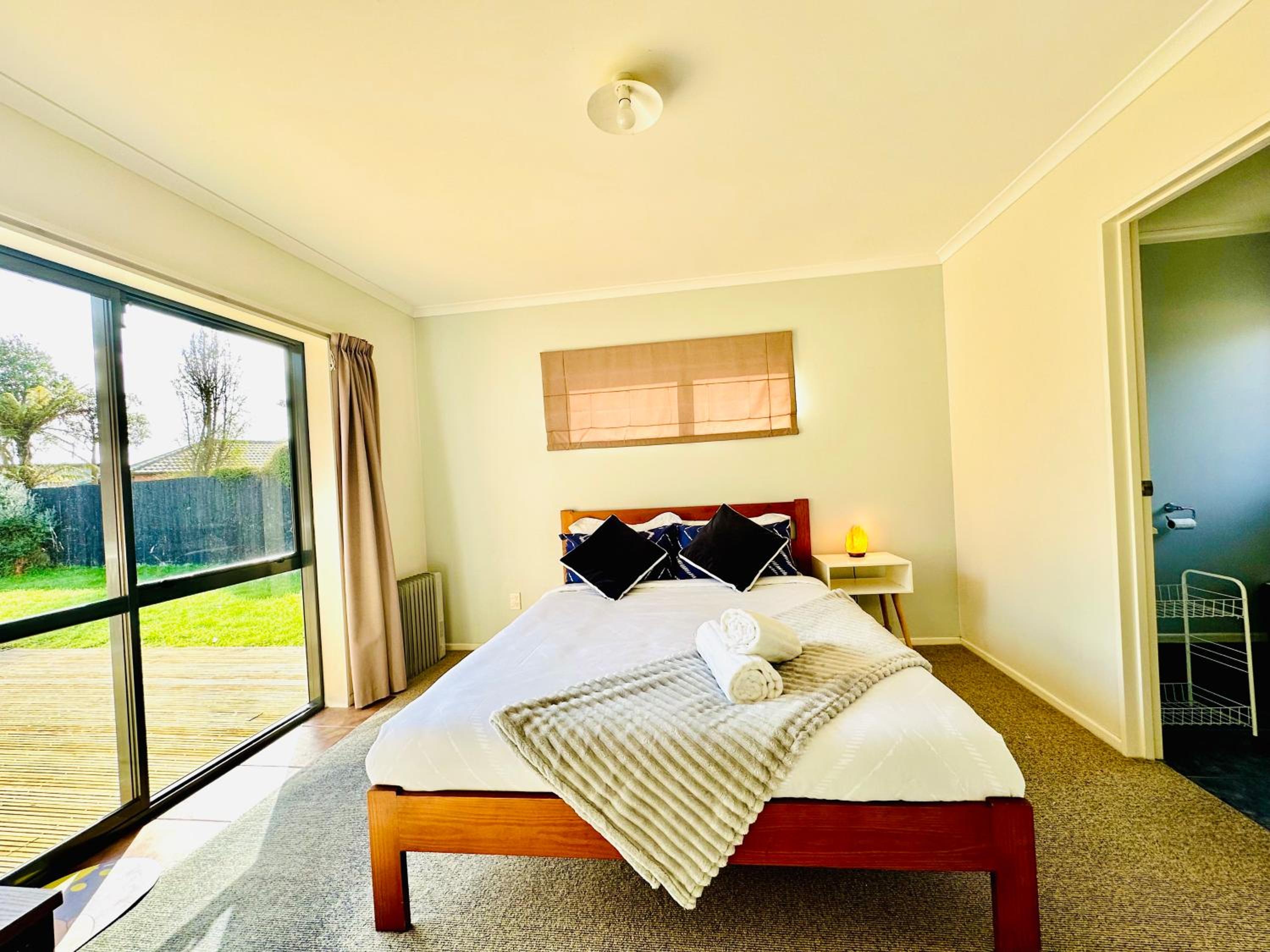Spacious Comfty 4 BDMs House in Rototuna view 4