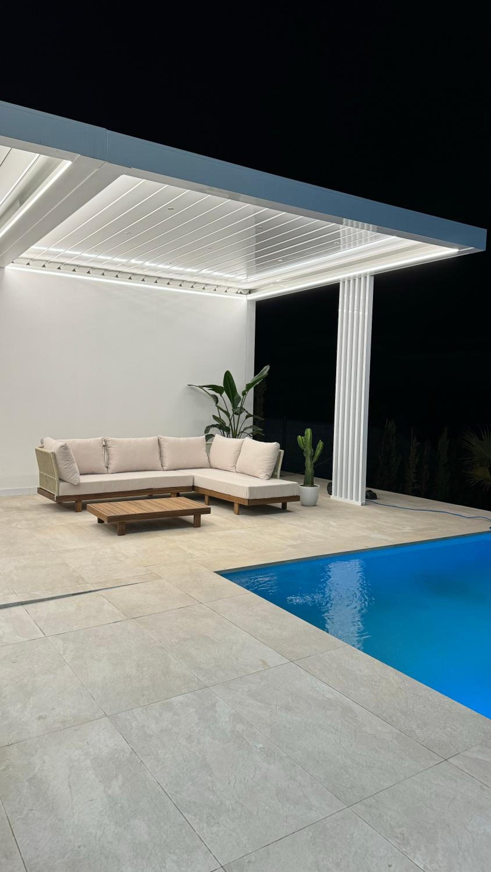 Villa exclusiva con piscina infinity y jacuzzi!