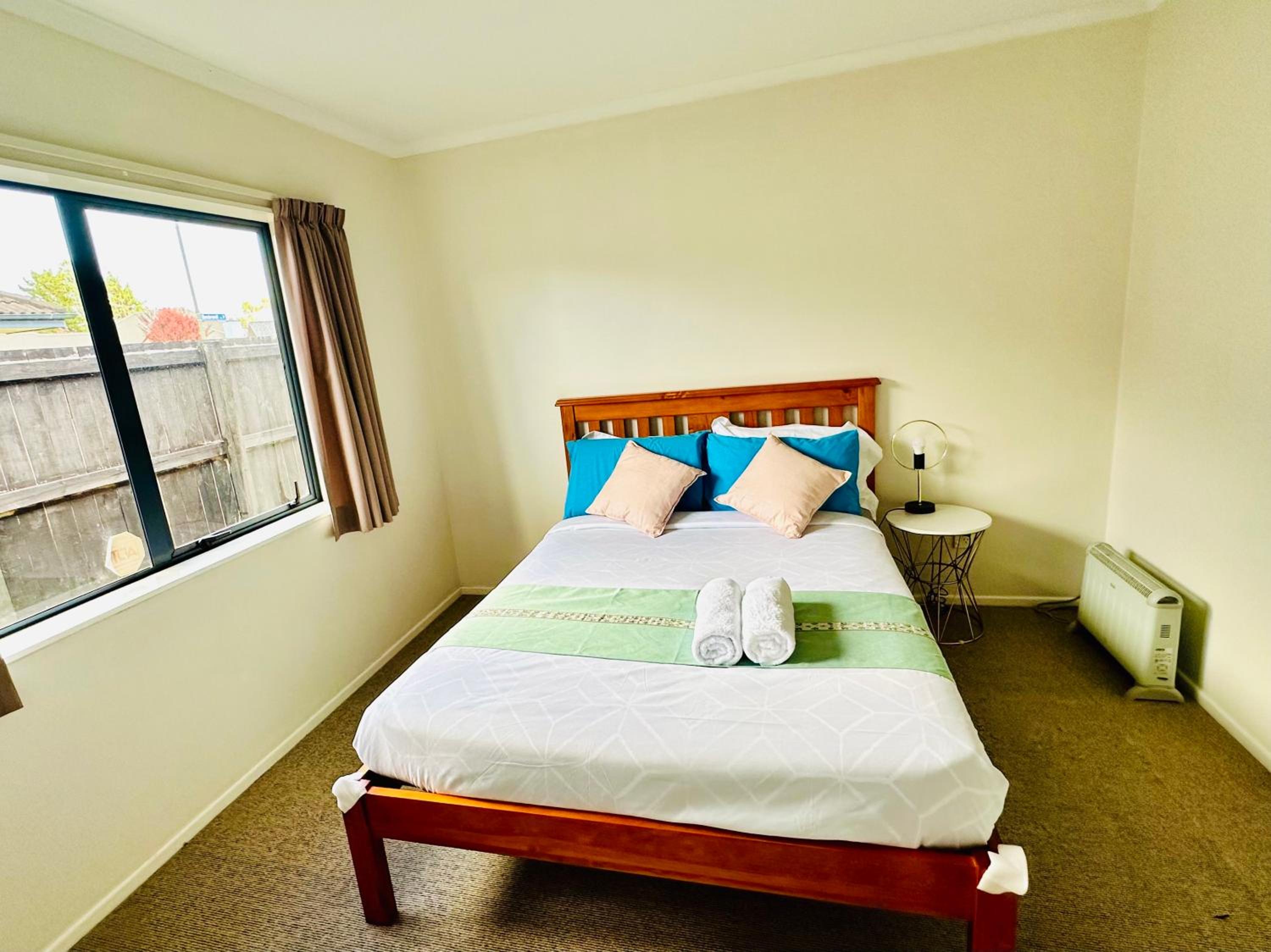 Spacious Comfty 4 BDMs House in Rototuna view 3