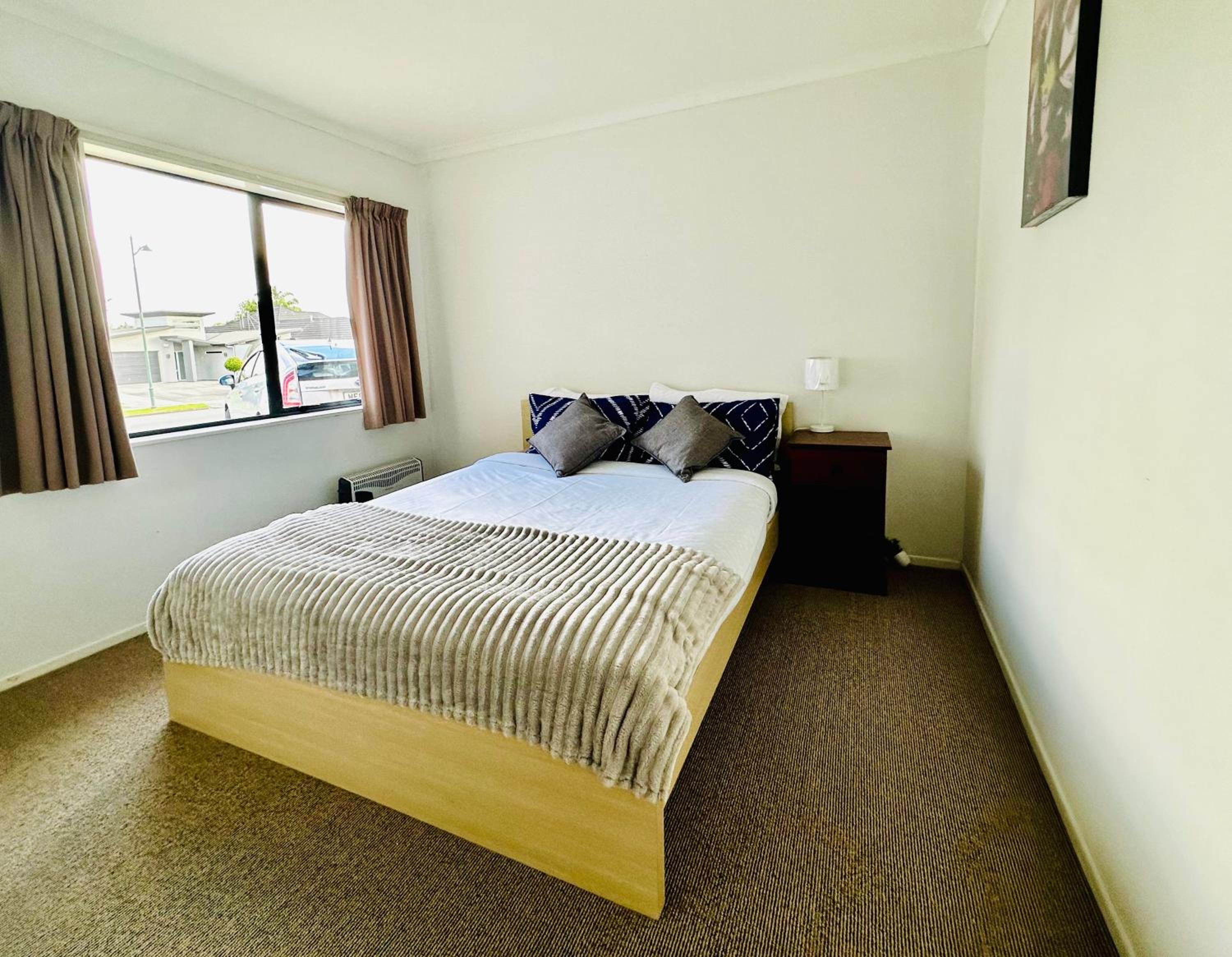 Spacious Comfty 4 BDMs House in Rototuna view 5
