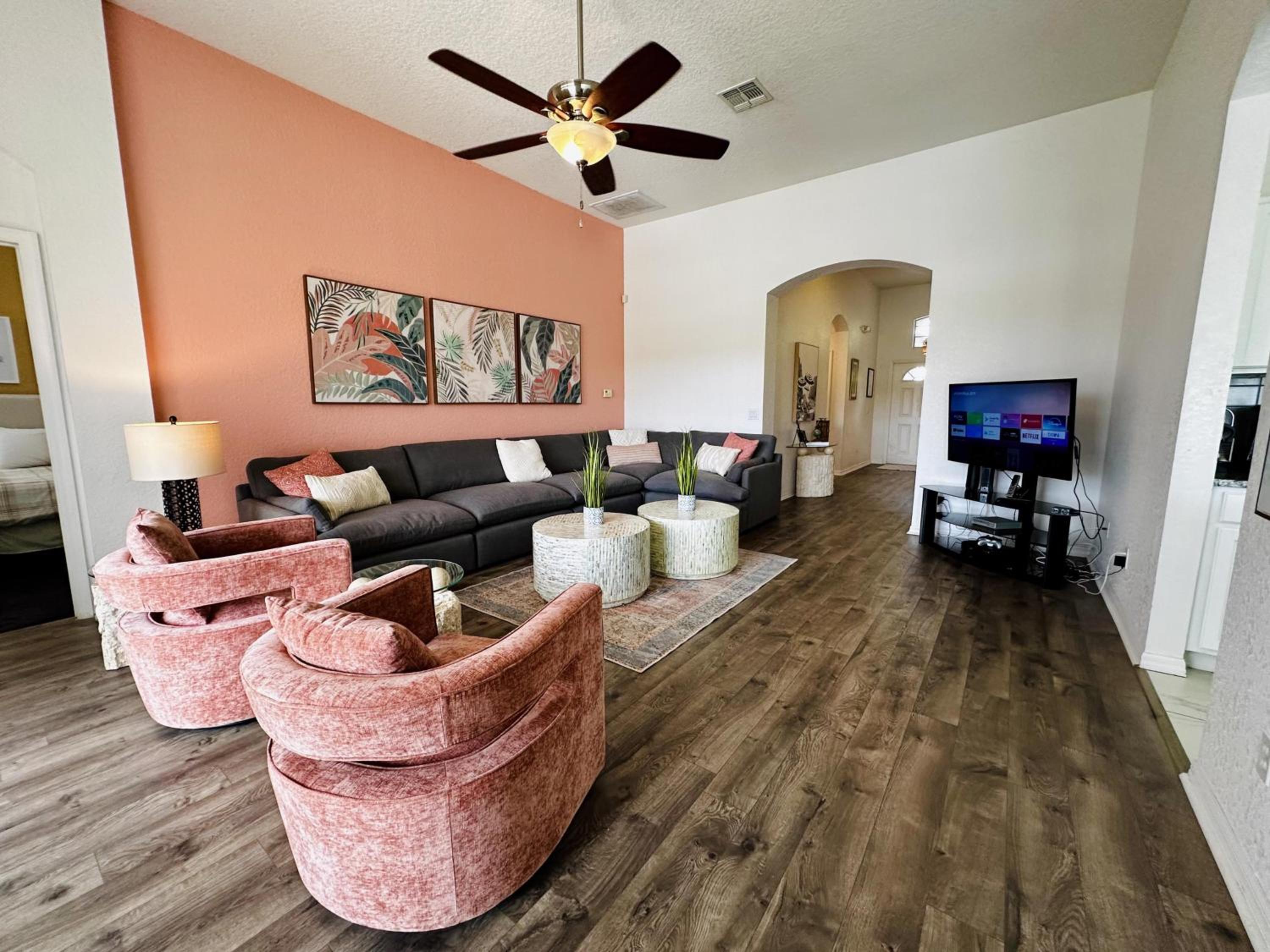 Convenient To Restaurants, Pool, Golf Views view 3