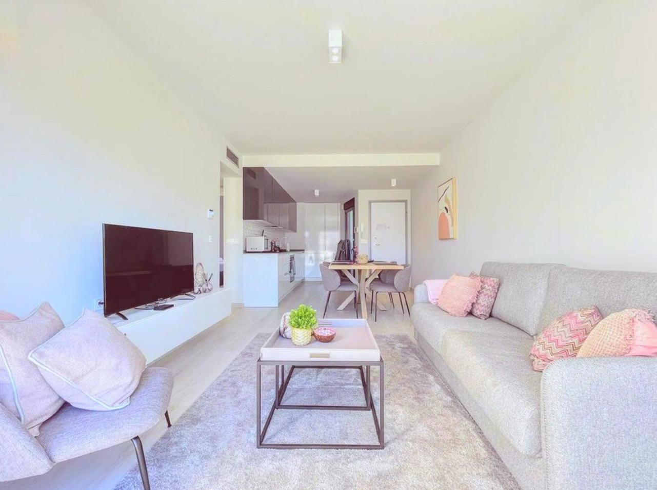Spacious new apartment in Villamartin for 4 guests