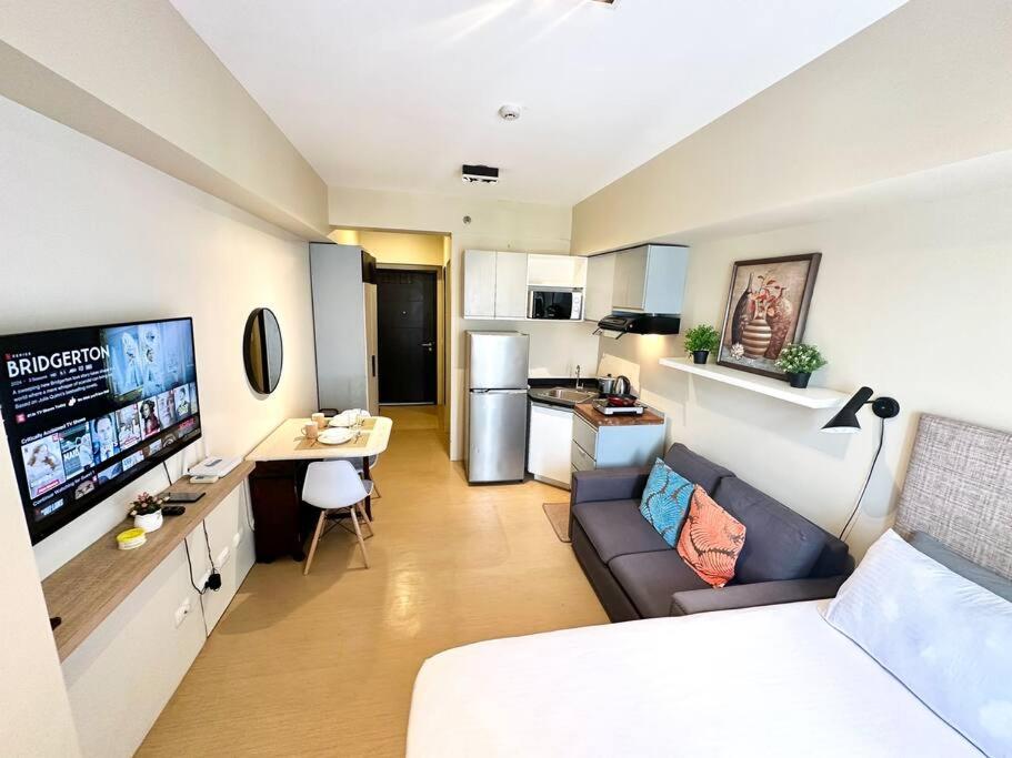 Heart of CDO Comfy Wi-Fi Netflix view 5