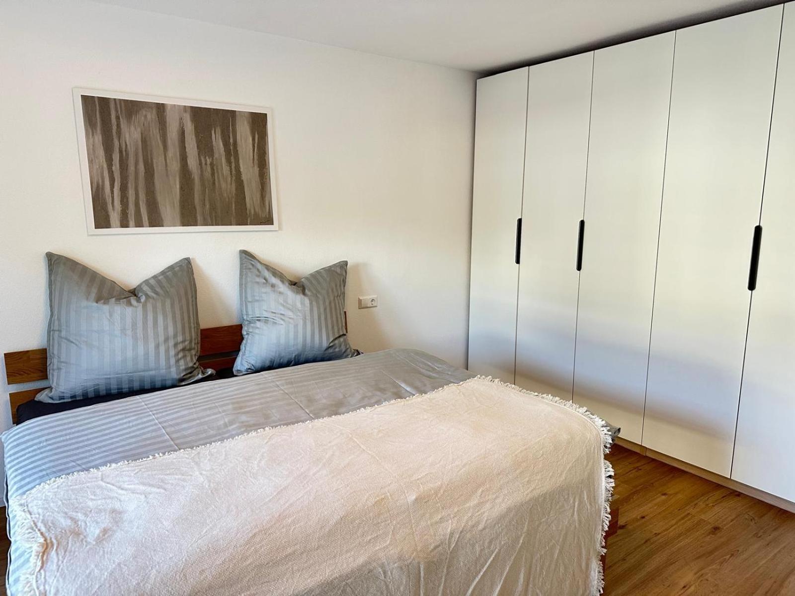Modernes 2-Schlafzimmer Business EG Wohnung in Ehningen, IBM, Mercedes-Benz Sindelfingen, S-Bahn und A81 mit Parkplatz