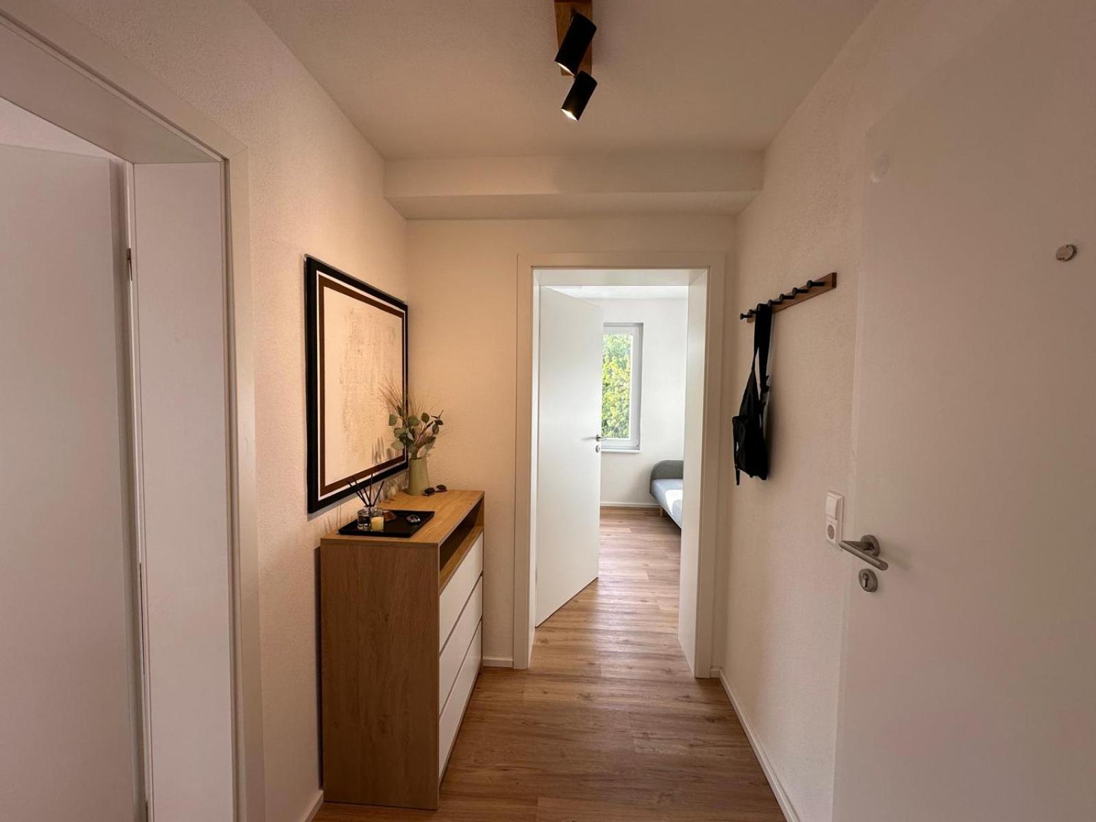 Modernes 2-Schlafzimmer Business EG Wohnung in Ehningen, IBM, Mercedes-Benz Sindelfingen, S-Bahn und A81 mit Parkplatz