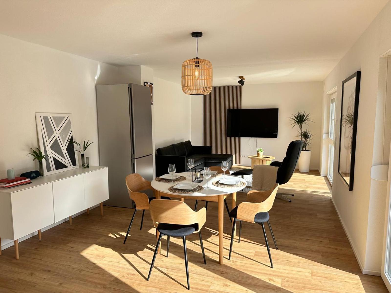 Modernes 2-Schlafzimmer Business EG Wohnung in Ehningen, IBM, Mercedes-Benz Sindelfingen, S-Bahn und A81 mit Parkplatz