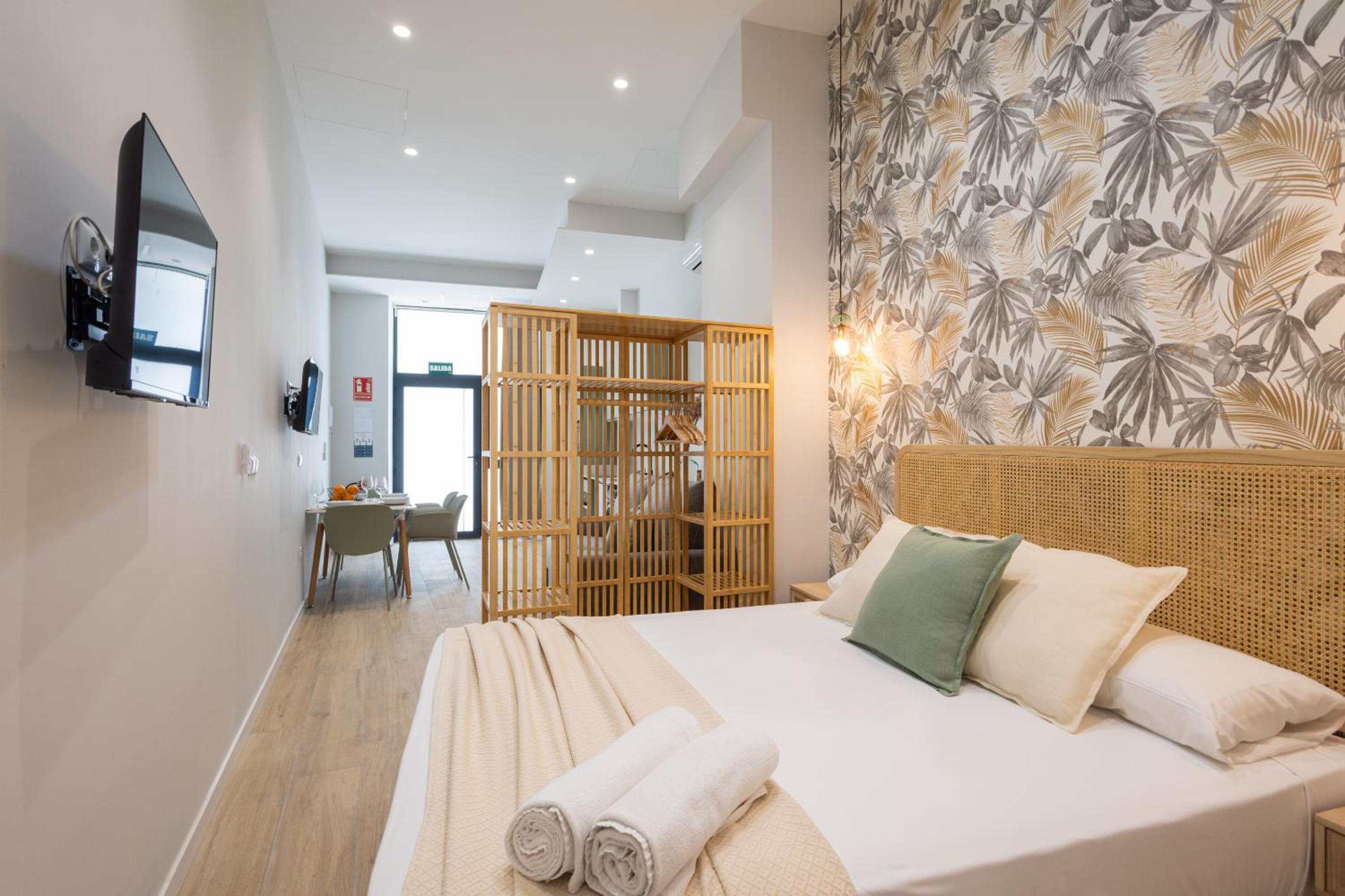 FLORIT FLATS - Trafalgar Arts & Port Suites